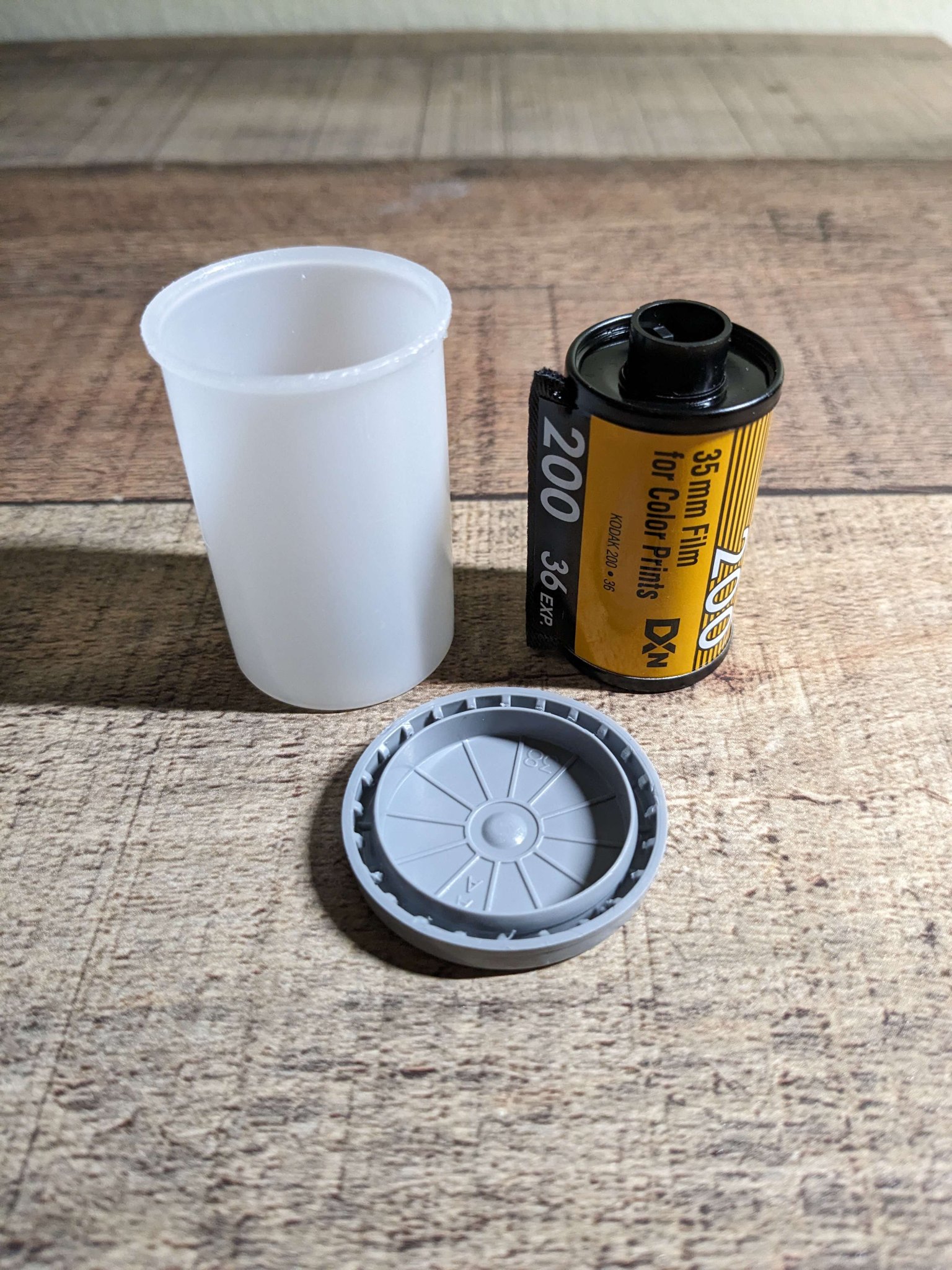 Thay thế hộp đựng phim 35mm cho máy ảnh