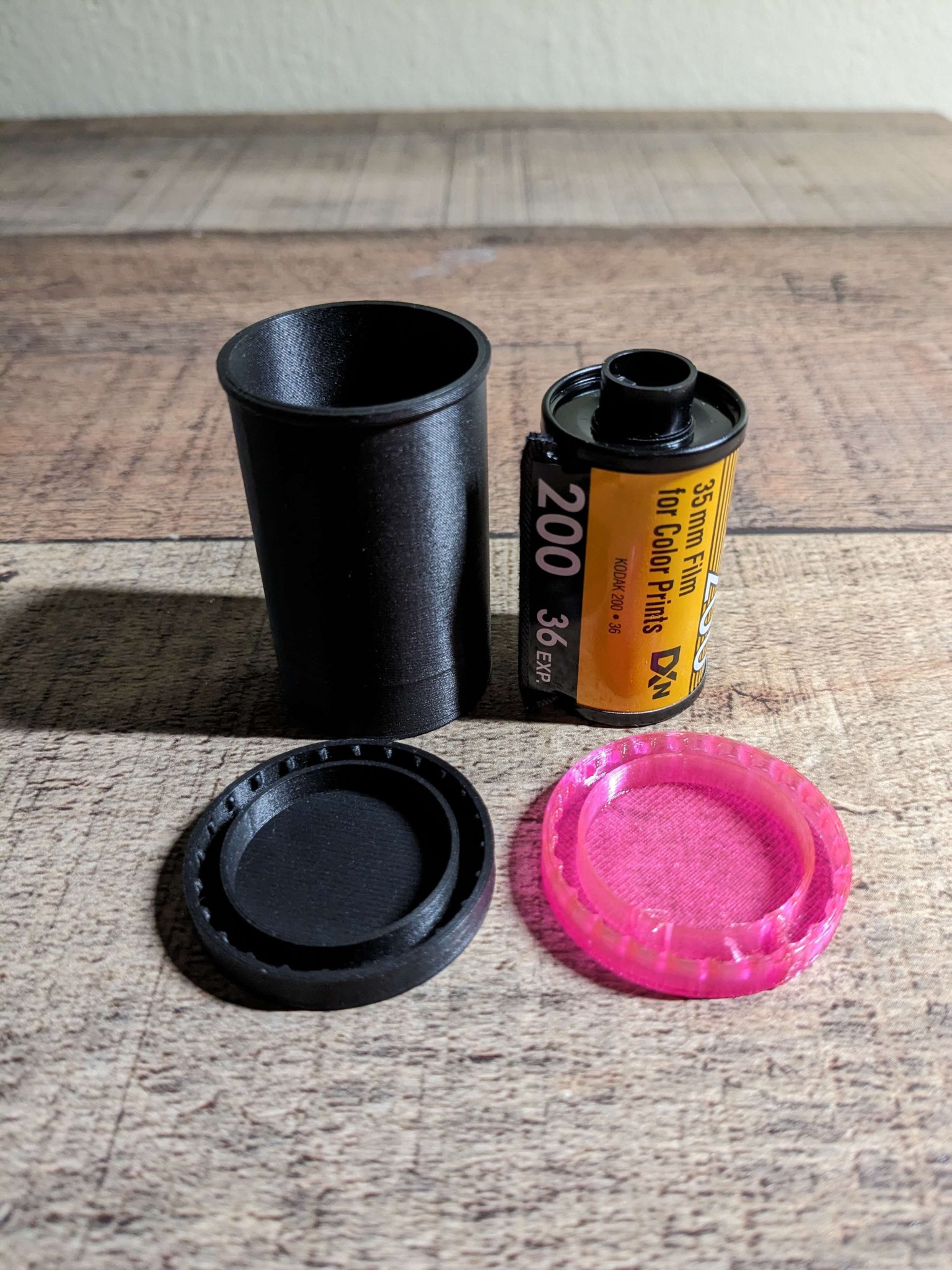 Thay thế hộp đựng phim 35mm cho máy ảnh