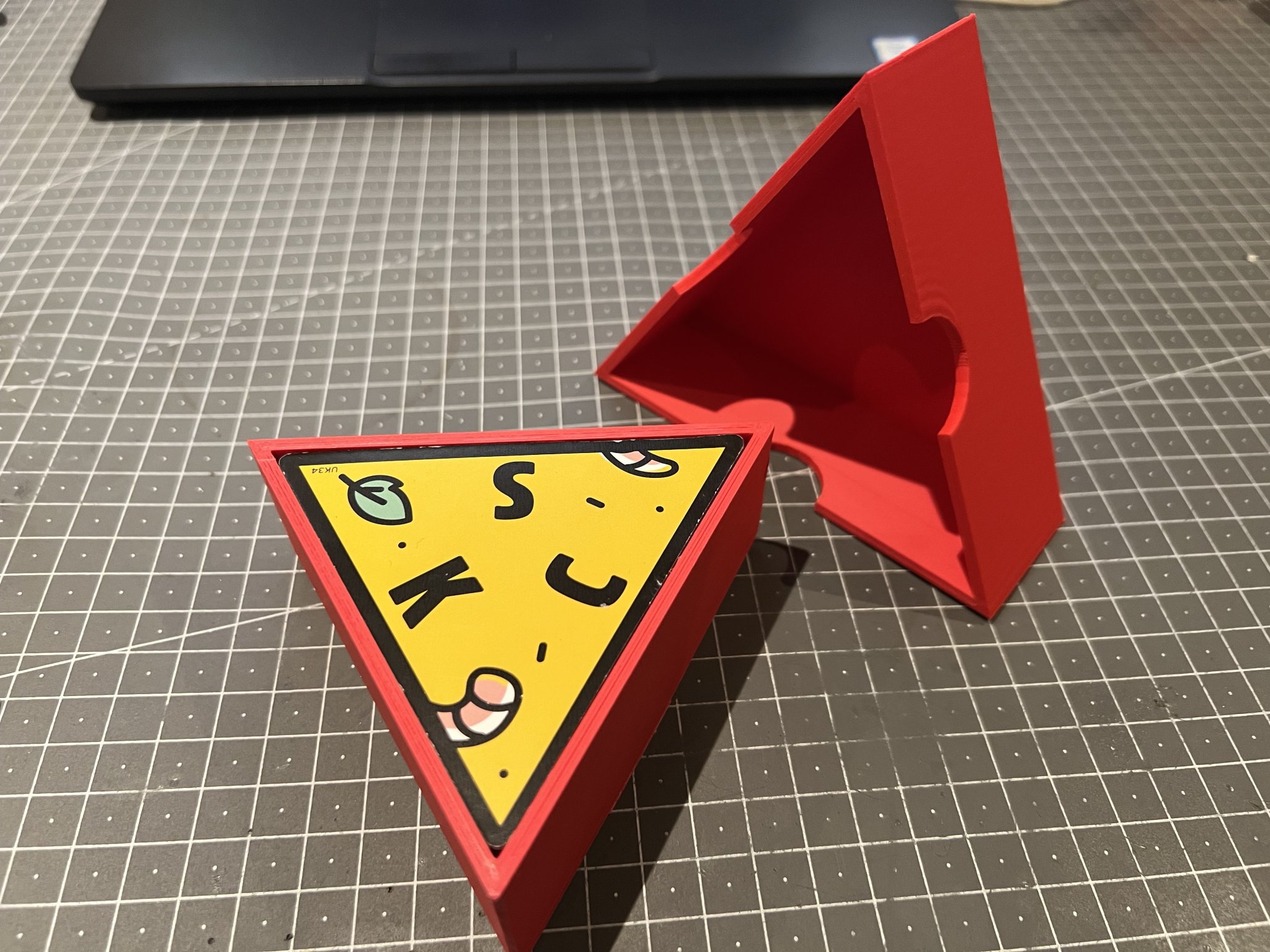 Hộp đựng trò chơi P for Pizza nhỏ gọn