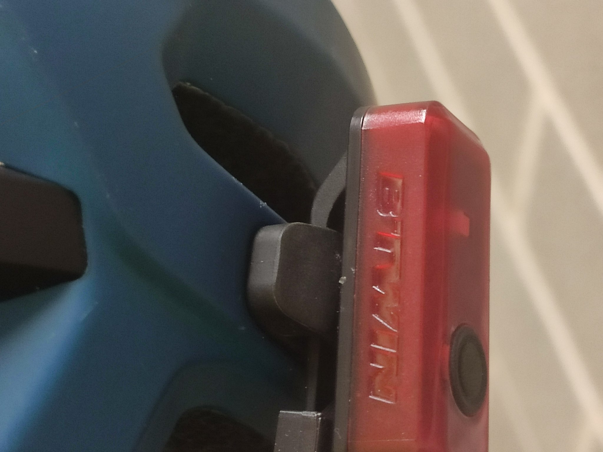 Khóa kẹp đèn btwin cho mũ bảo hiểm VIOO