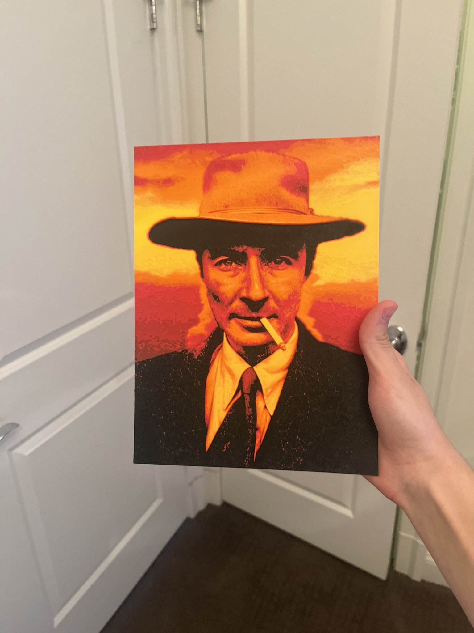 Chân dung Oppenheimer với hiệu ứng mây nấm