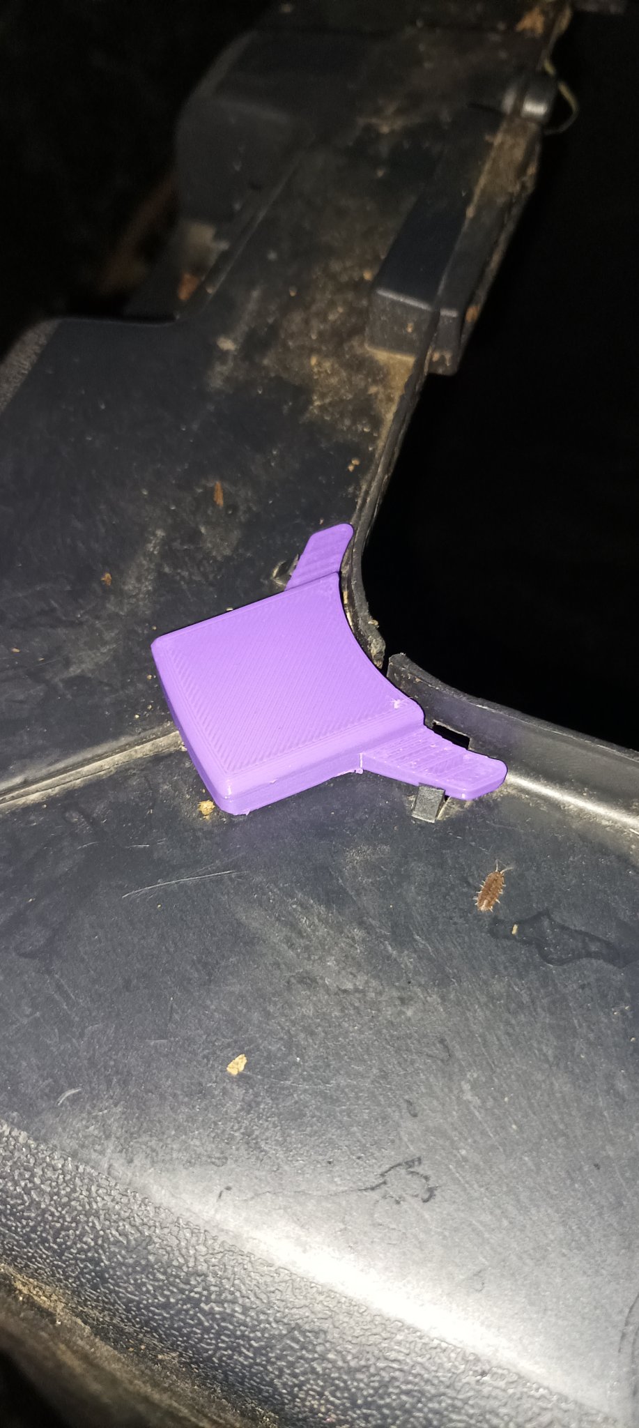 Cái kẹp cố định cho thùng composteur chắc chắn hơn bản gốc