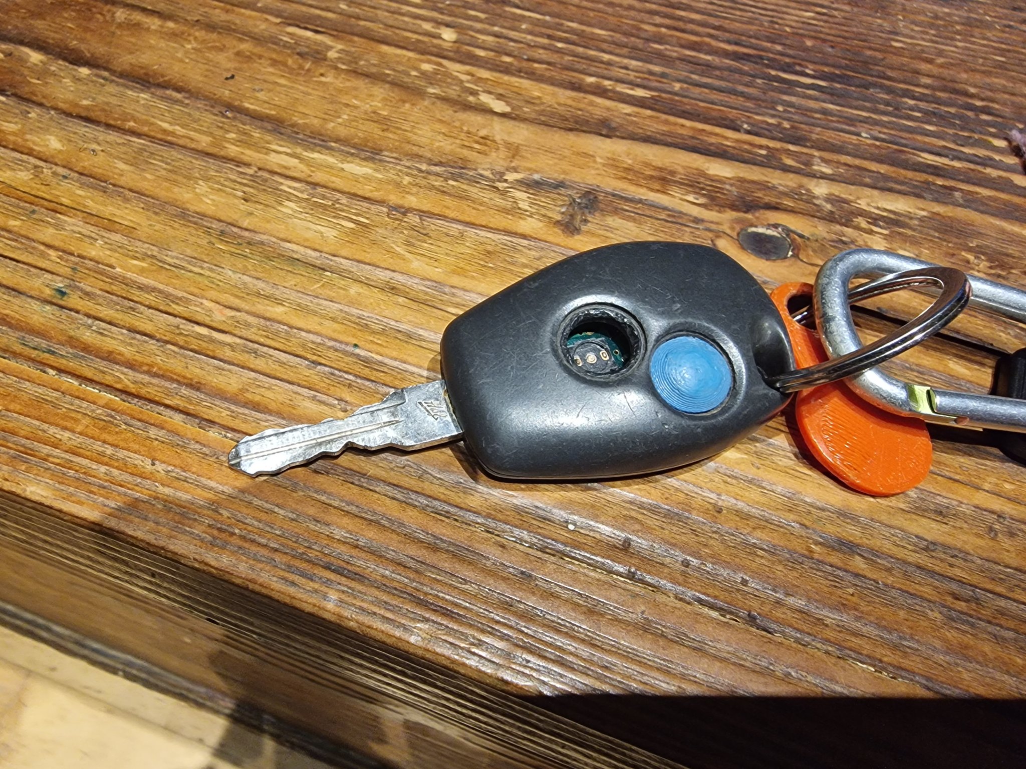 Nút bấm TPU thay thế cho chìa khóa Dacia