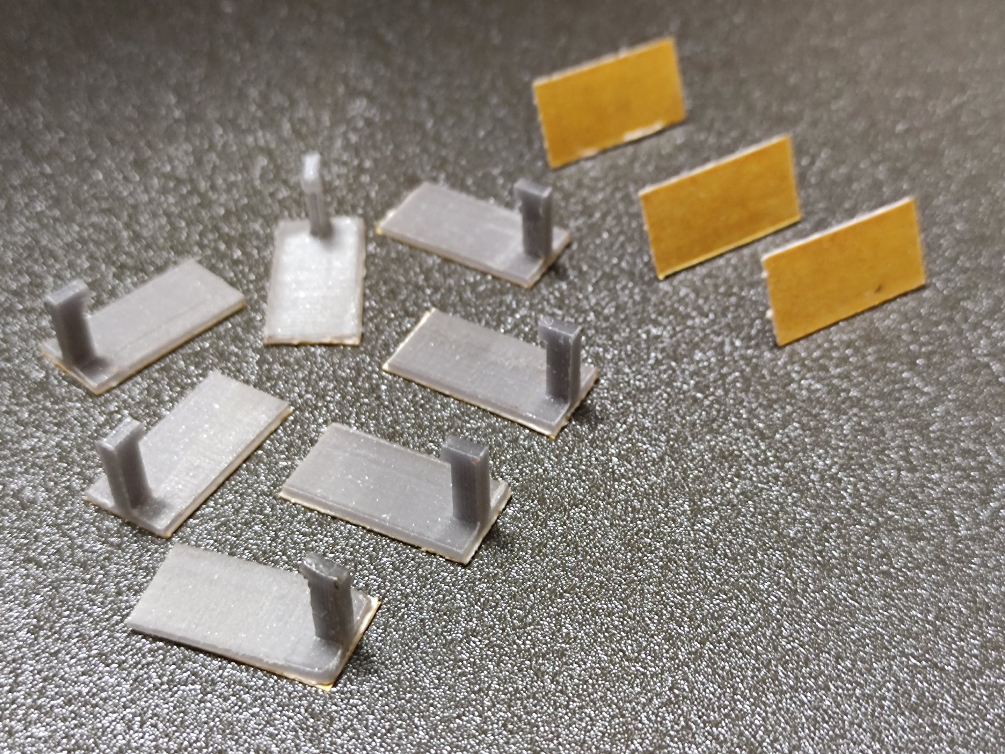 Móc nhẹ cho bộ sưu tập (cờ, mặt dây chuyền) với băng dính ...