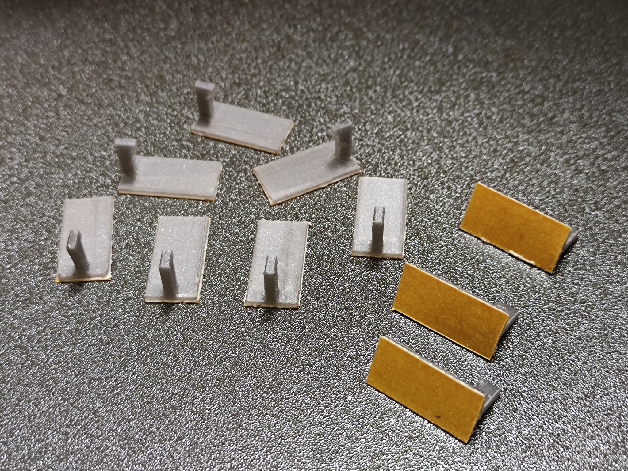 Móc nhẹ cho bộ sưu tập (cờ, mặt dây chuyền) với băng dính ...