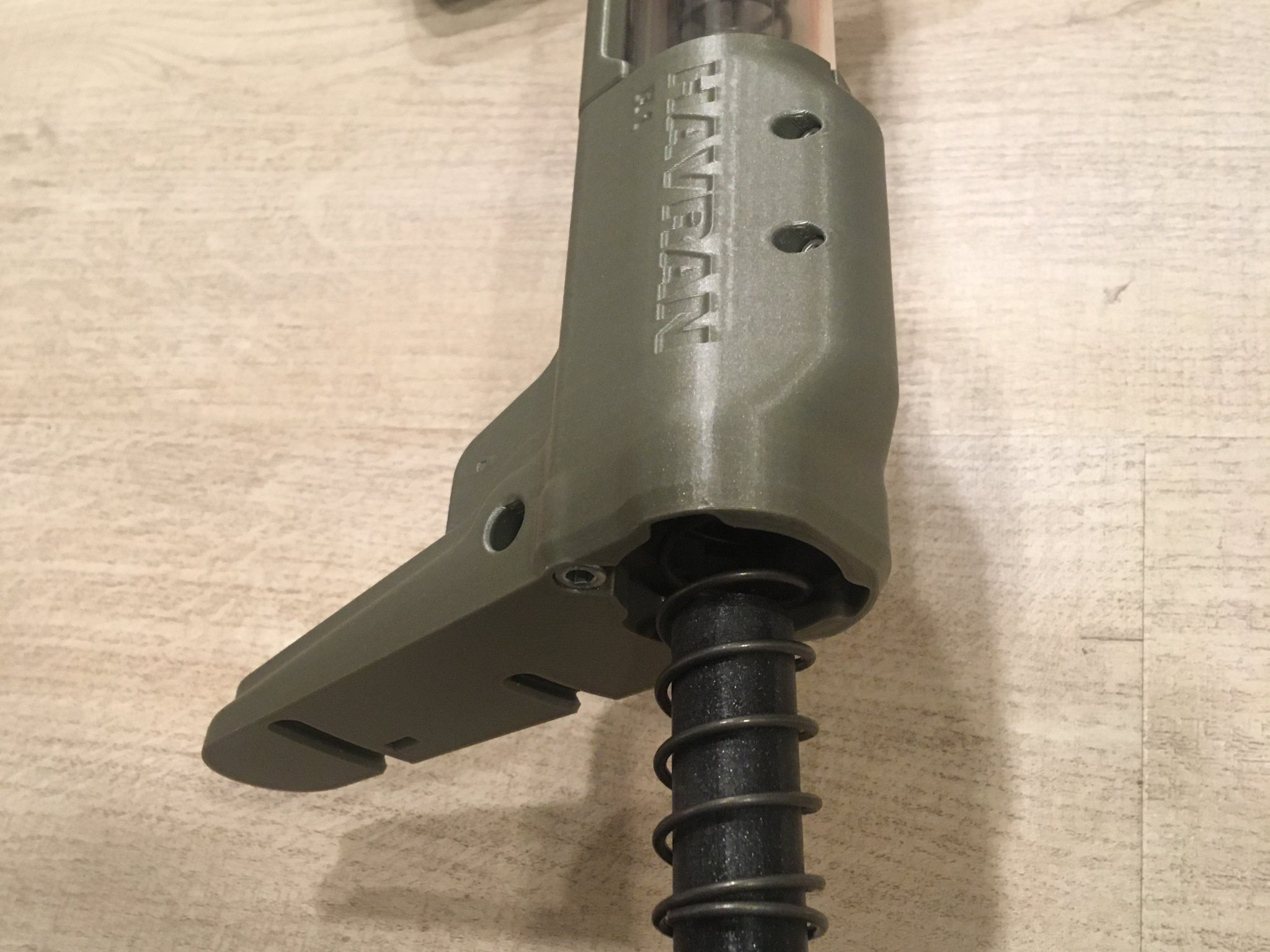 Súng bắn đạn foam HAVRAN hoạt động bằng lò xo