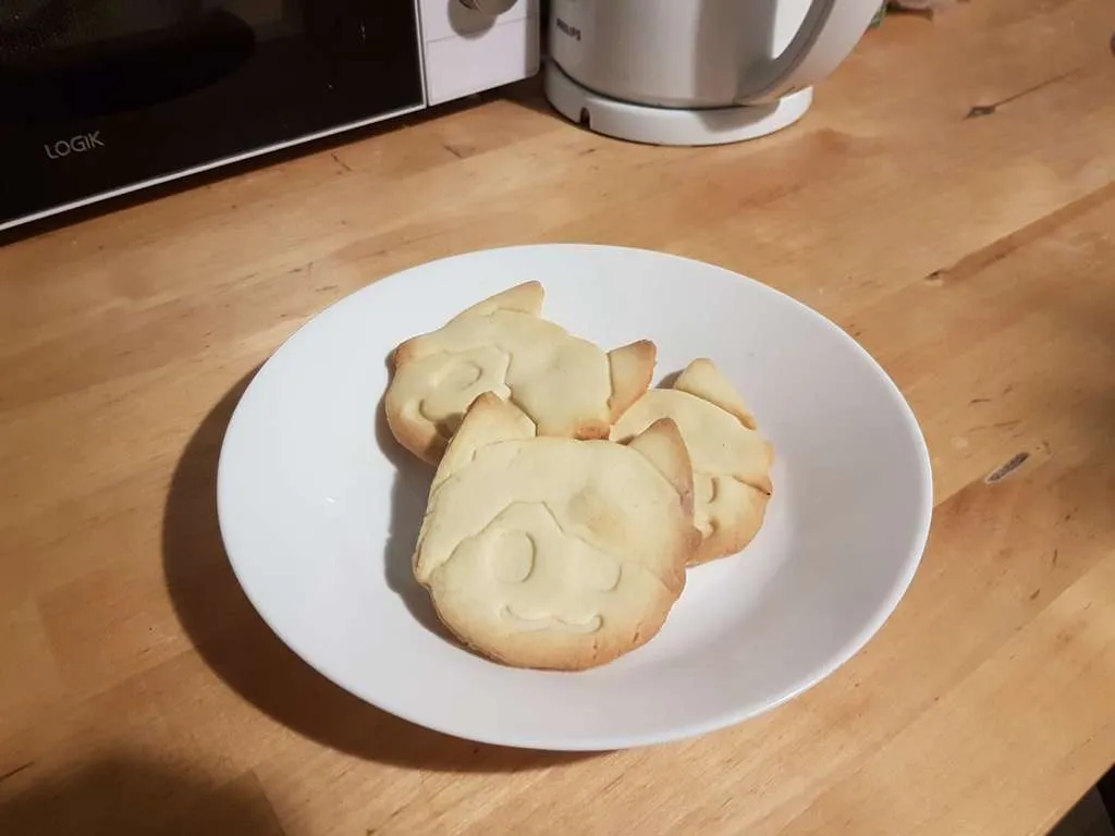 Bộ cắt bánh quy Enceladus từ trò chơi Roblox