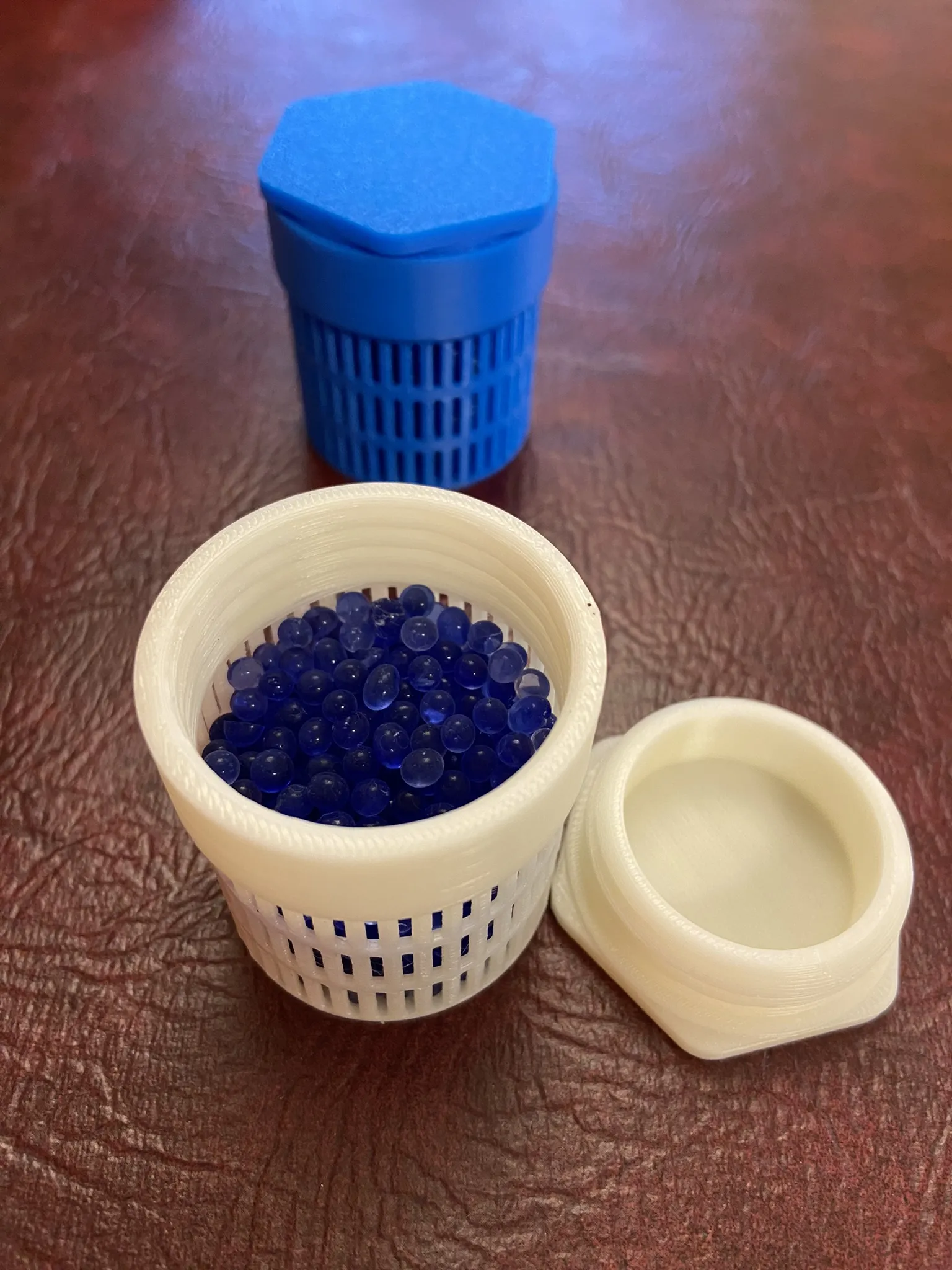 Hộp chứa chất hút ẩm tái sử dụng với nắp vặn