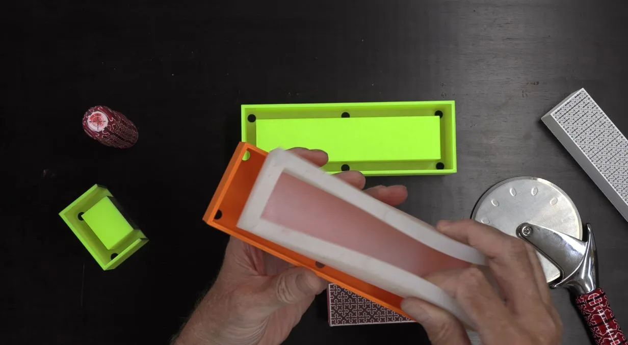 Hộp khuôn hình chữ nhật 1.5"x6.5" với giá đỡ silicone