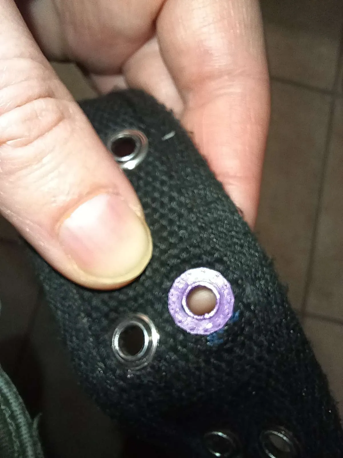 Sửa chữa grommet cho dây đai kim loại