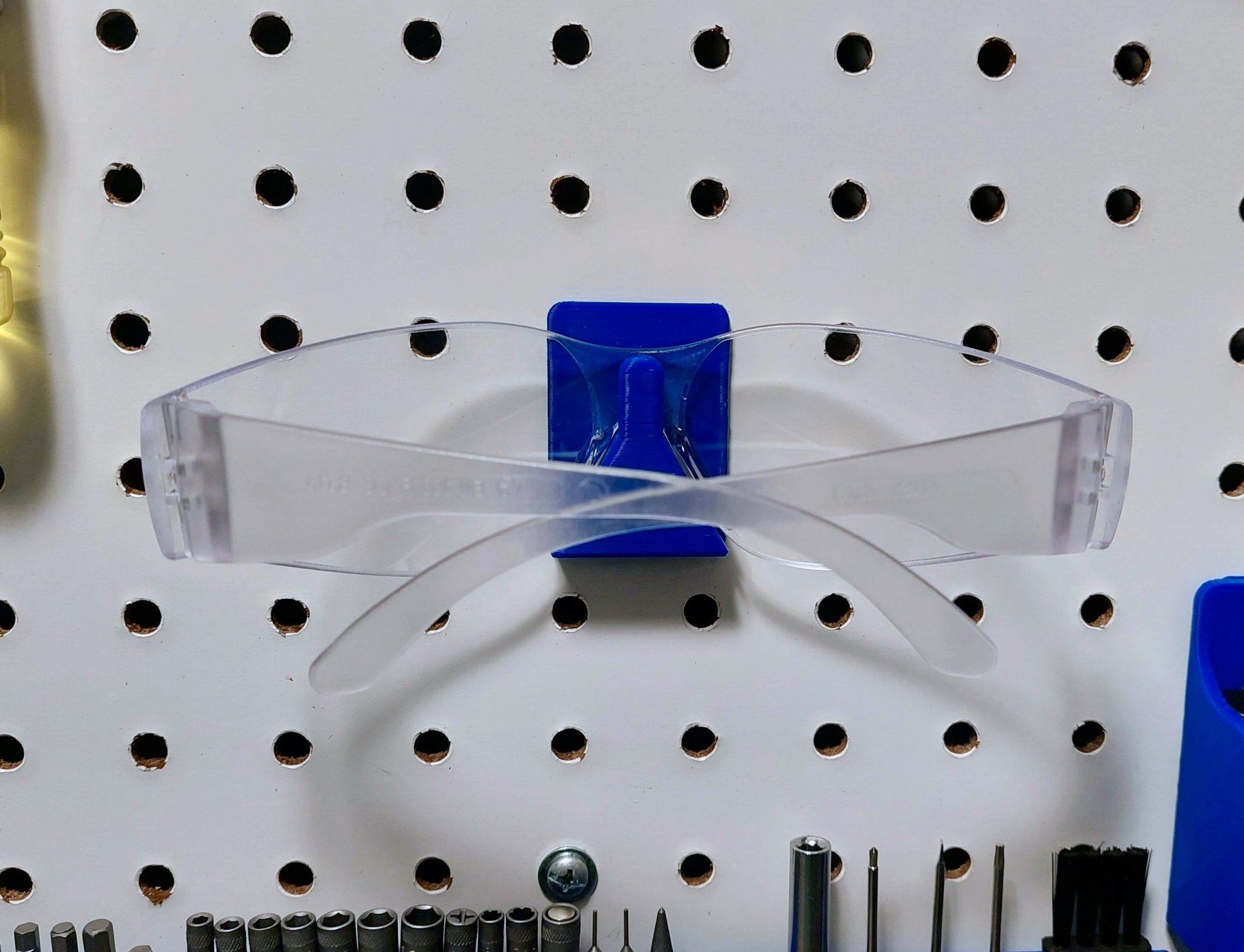 Giá đỡ kính bảo hộ treo tường Pegboard