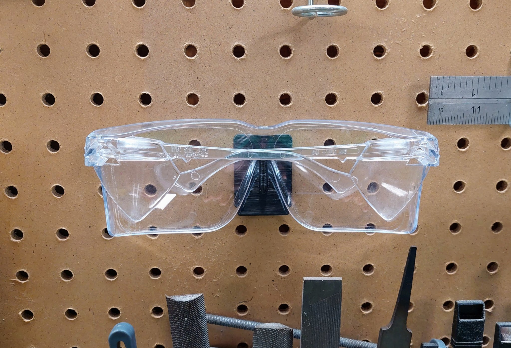 Giá đỡ kính bảo hộ treo tường Pegboard