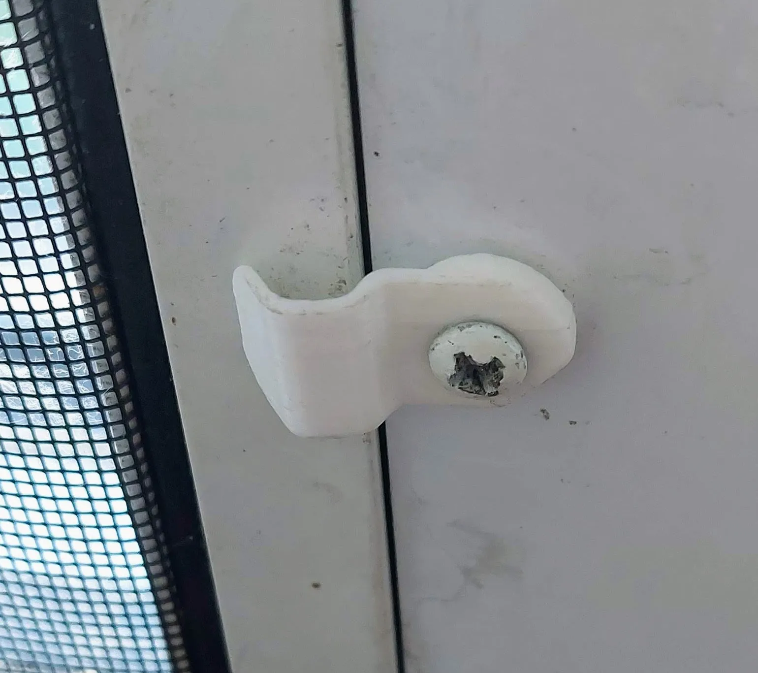 Kẹp lưới cửa sổ giữ chắc chắn vị trí lưới cửa sổ