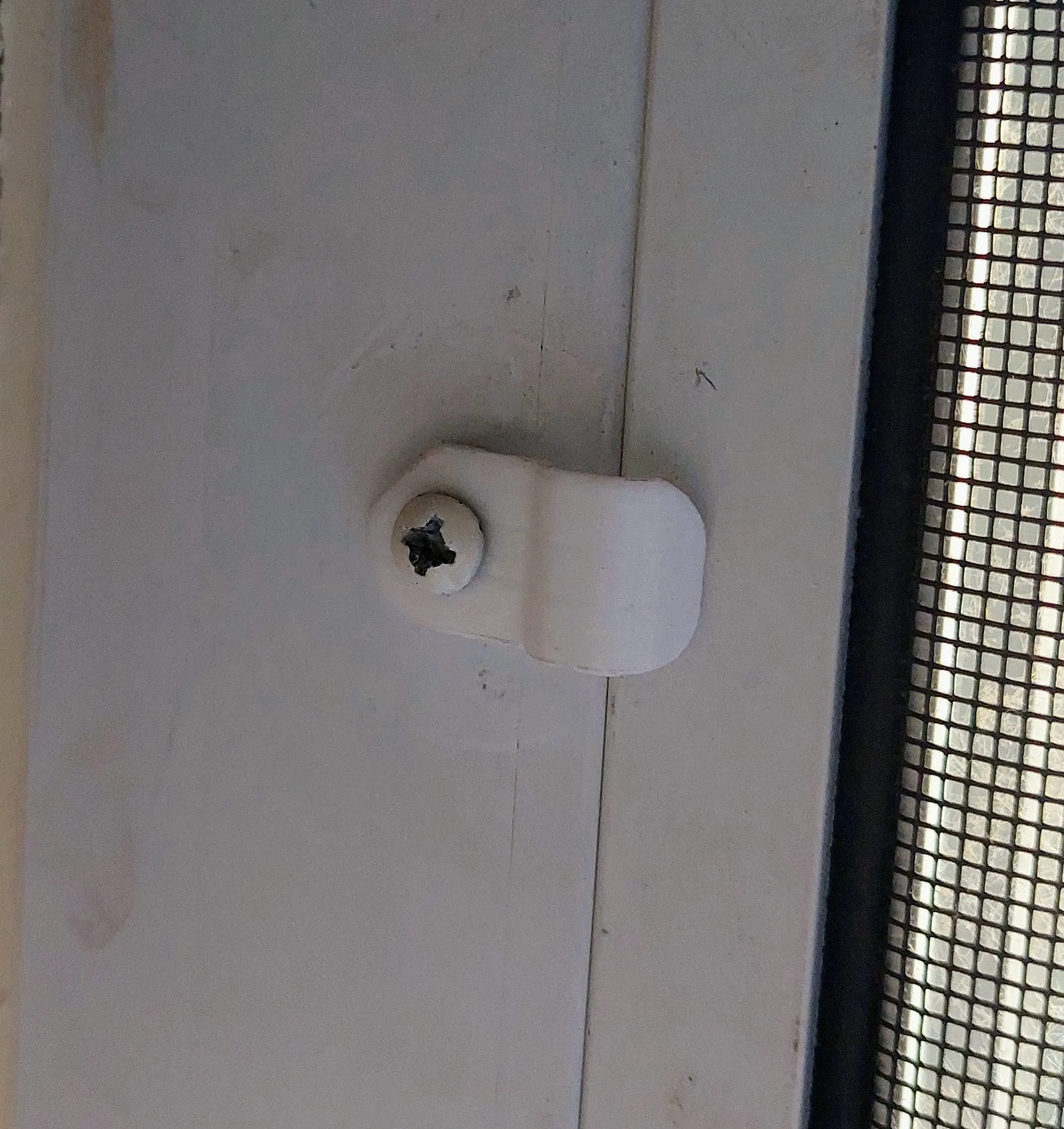 Kẹp lưới cửa sổ giữ chắc chắn vị trí lưới cửa sổ