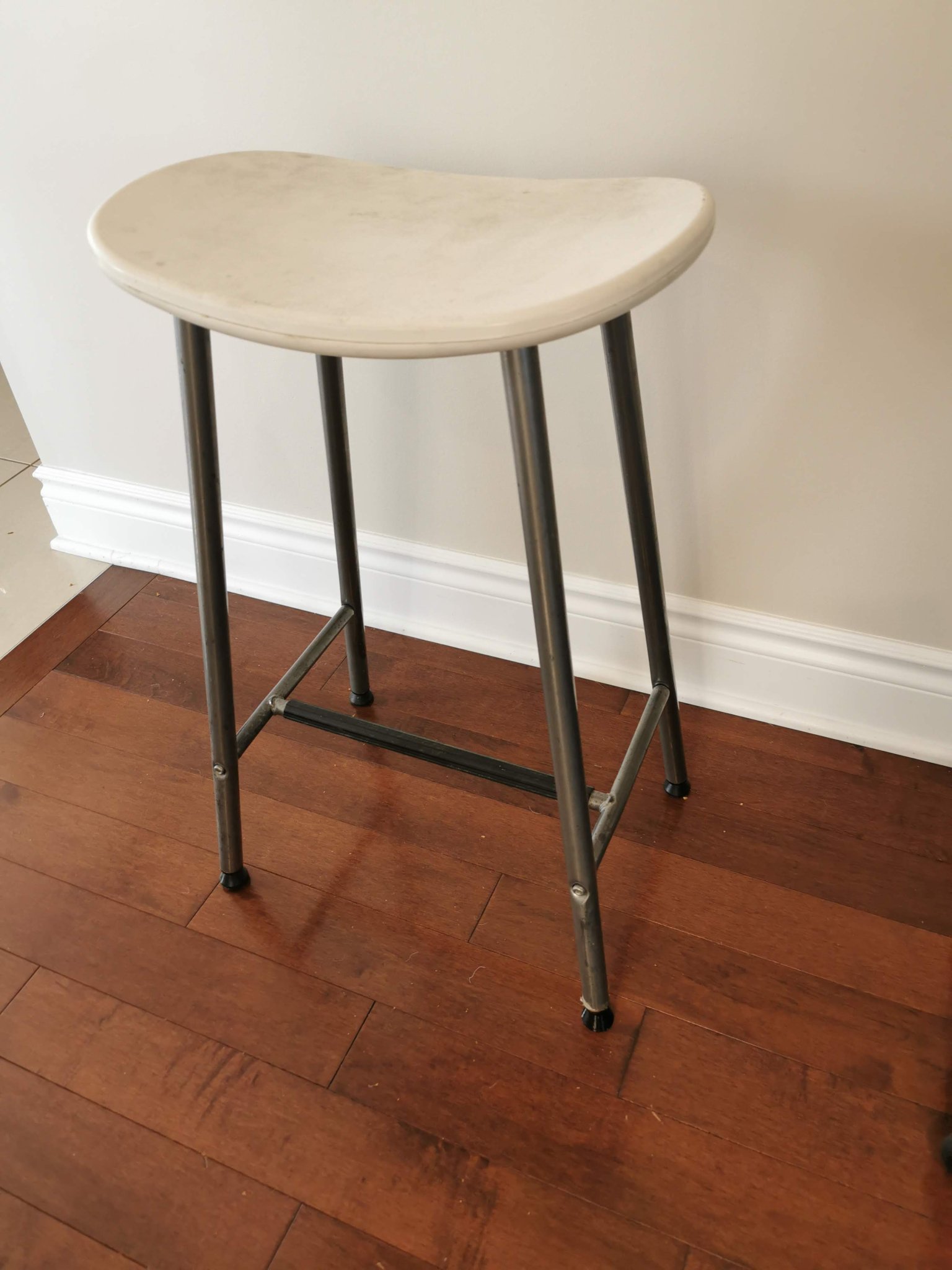 Ghế bar Ikea Sune với chân thay thế in 3D