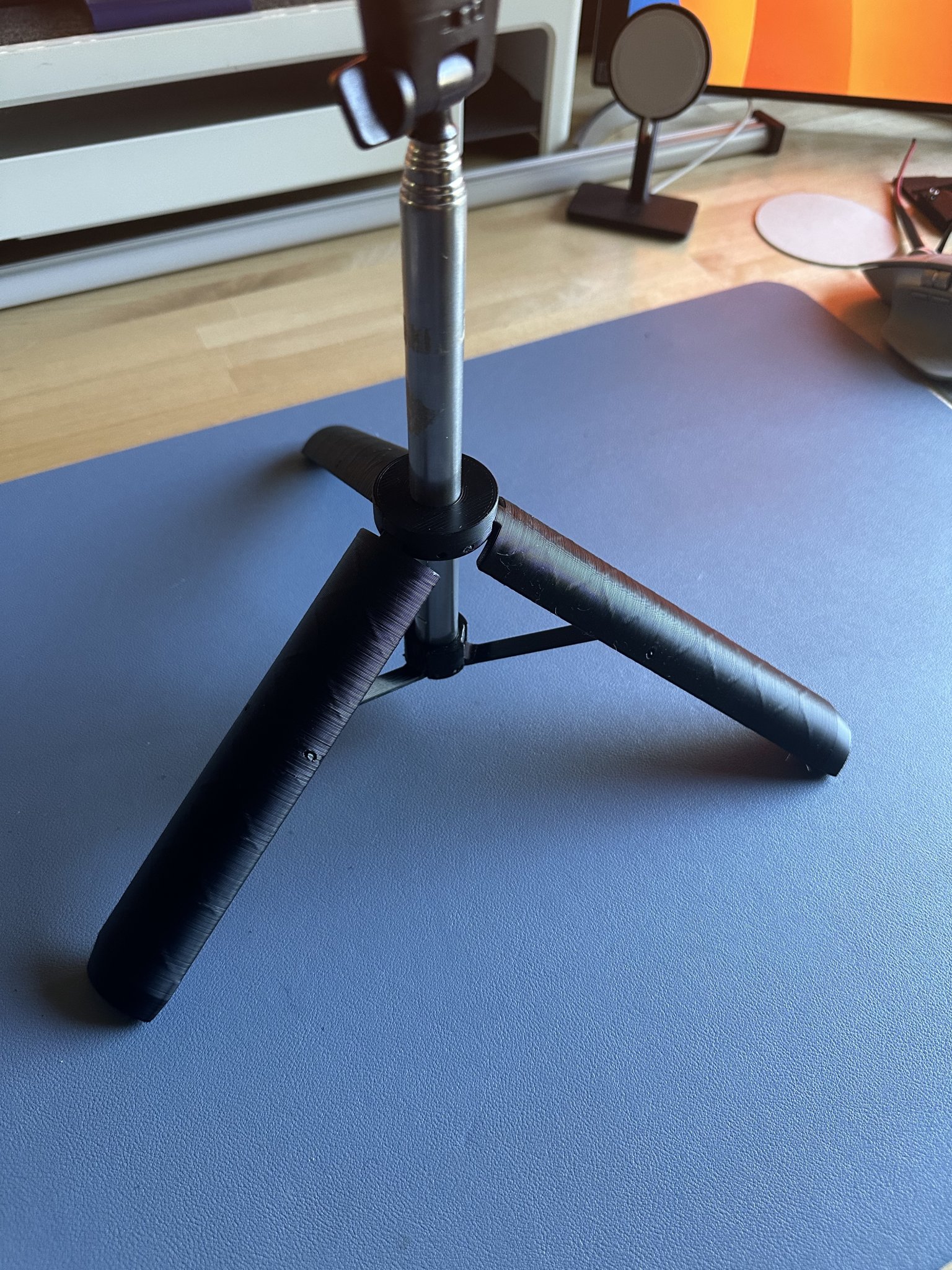 Giá đỡ chân máy gập cho điện thoại và GoPro