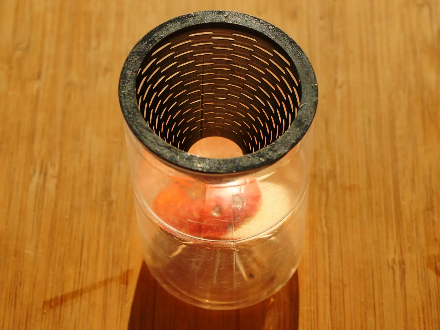 Bẫy ruồi trái cây thiết kế cho gia đình