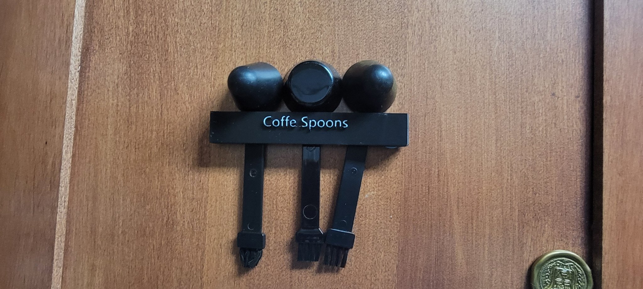 Giá đỡ thìa đo cà phê gắn cửa tủ bếp