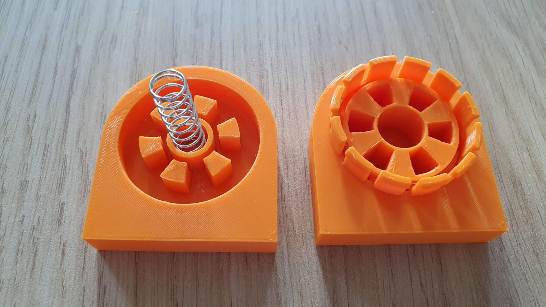 Khóa xoay mở bằng nút nhấn dễ lắp ráp và in 3D