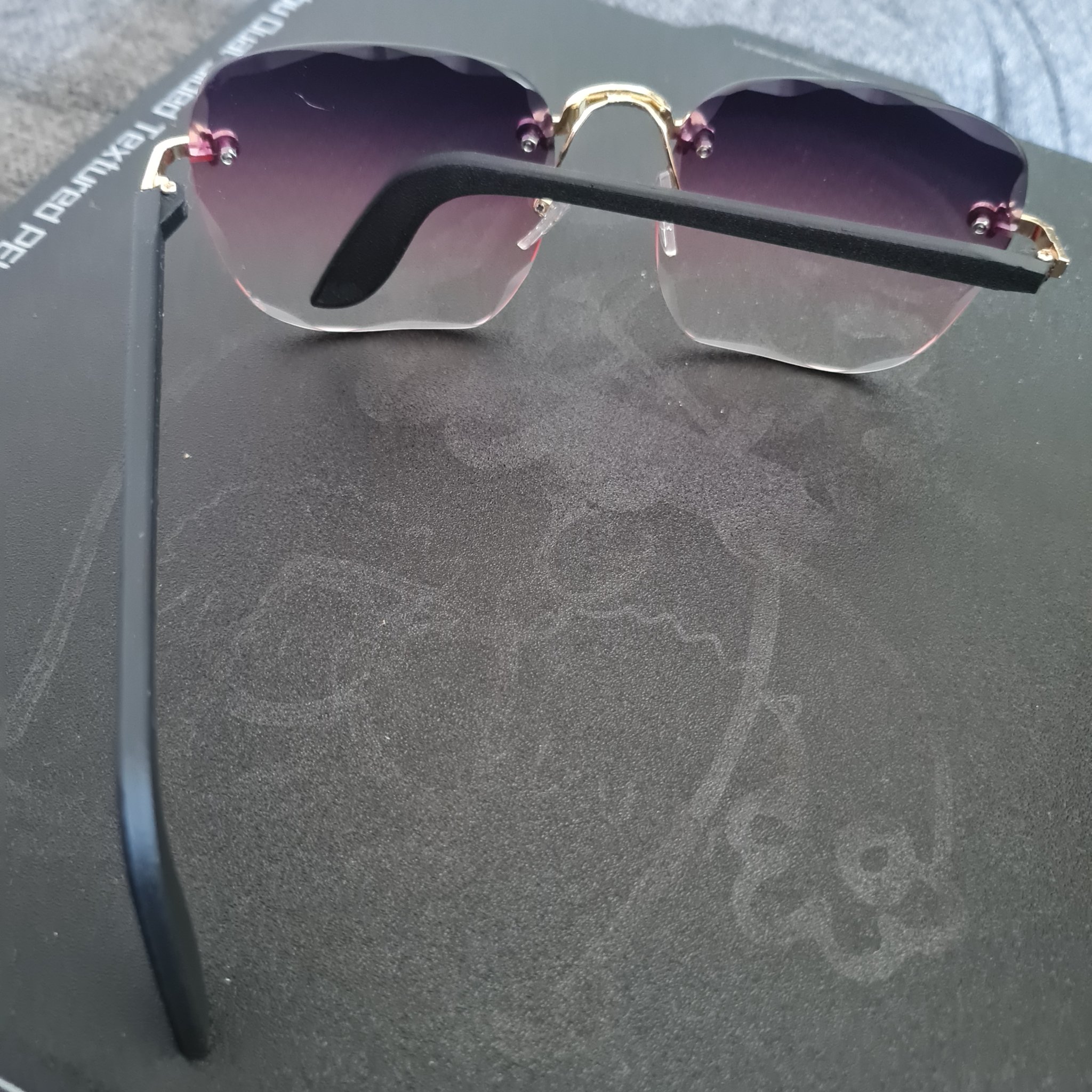 Gọng kính thay thế cho kính râm