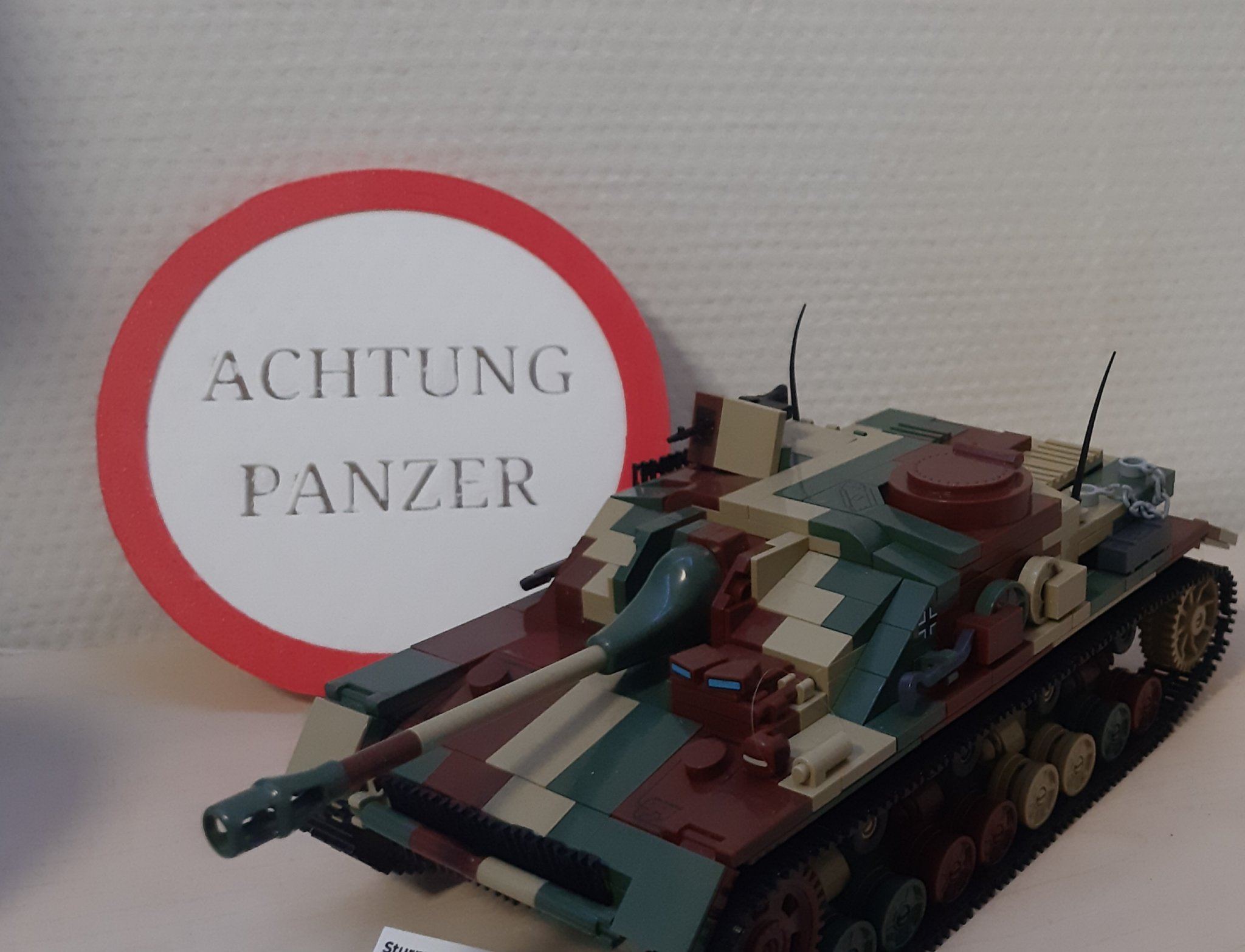Biển báo "Achtung Panzer" trong trò chơi War Thunder