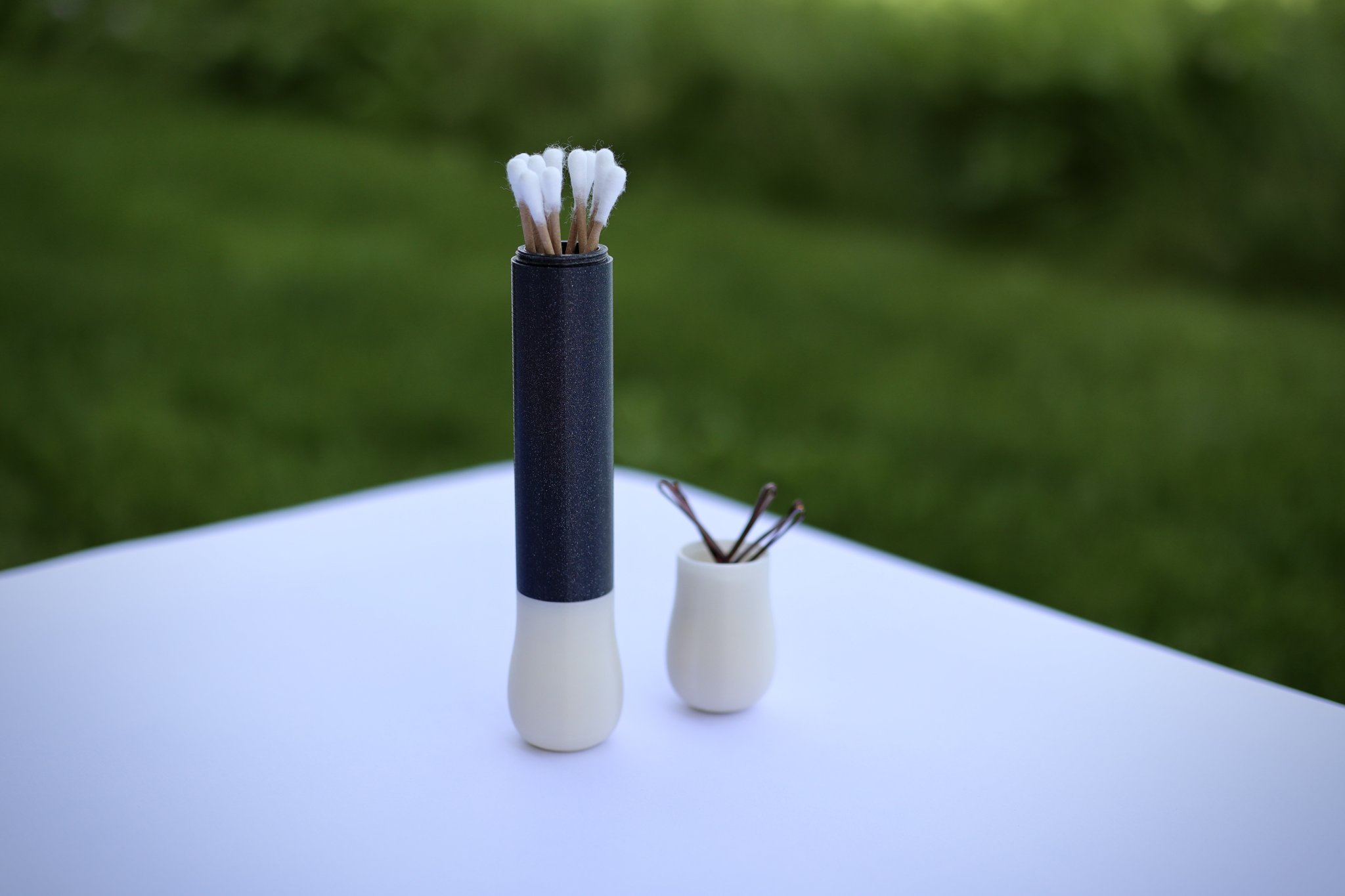 Hộp đựng Q-Tip du lịch với 2 ngăn chứa