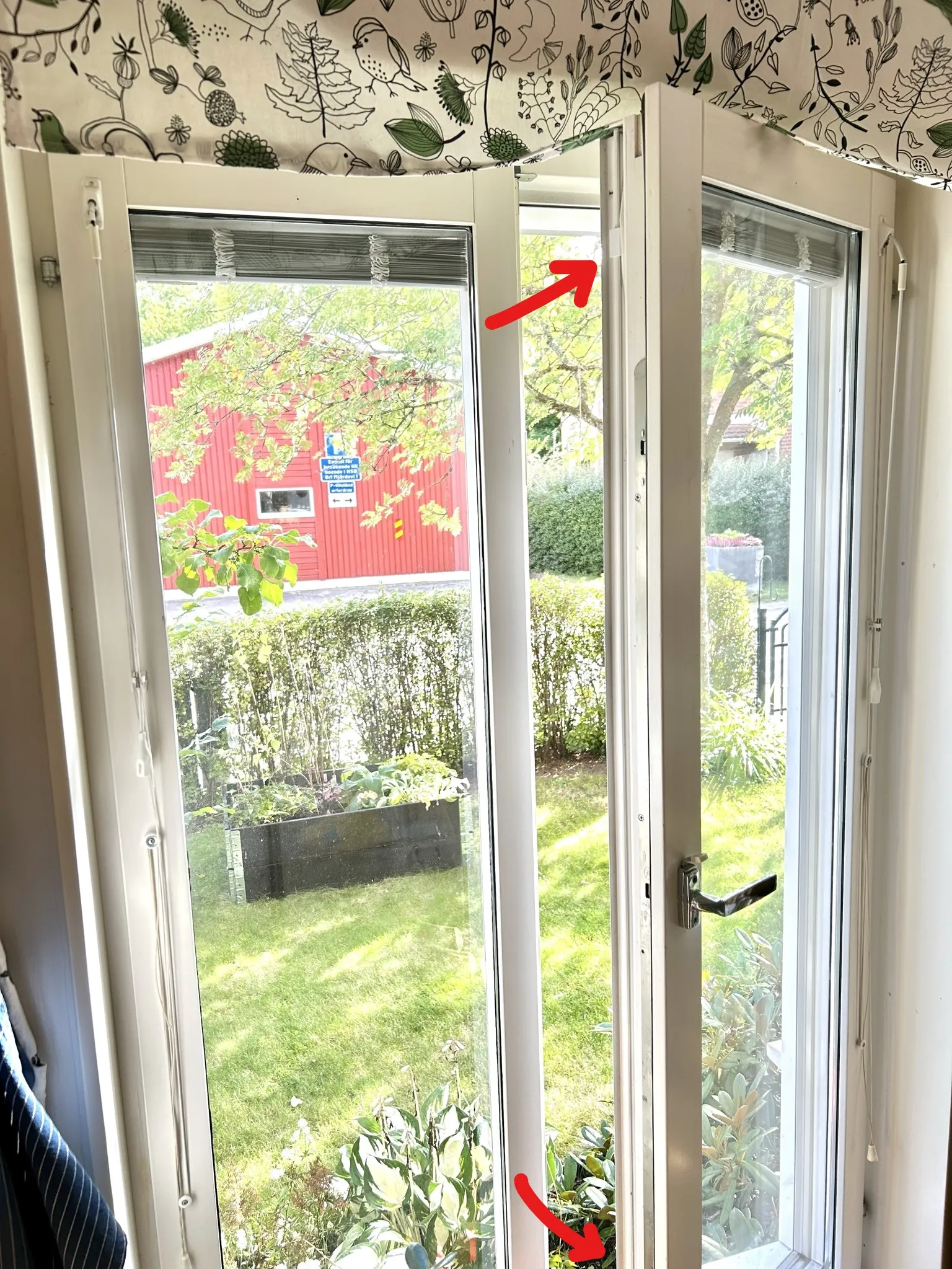 Kẹp khóa thay thế cho cửa sổ 2+1 kiểu Thụy Điển