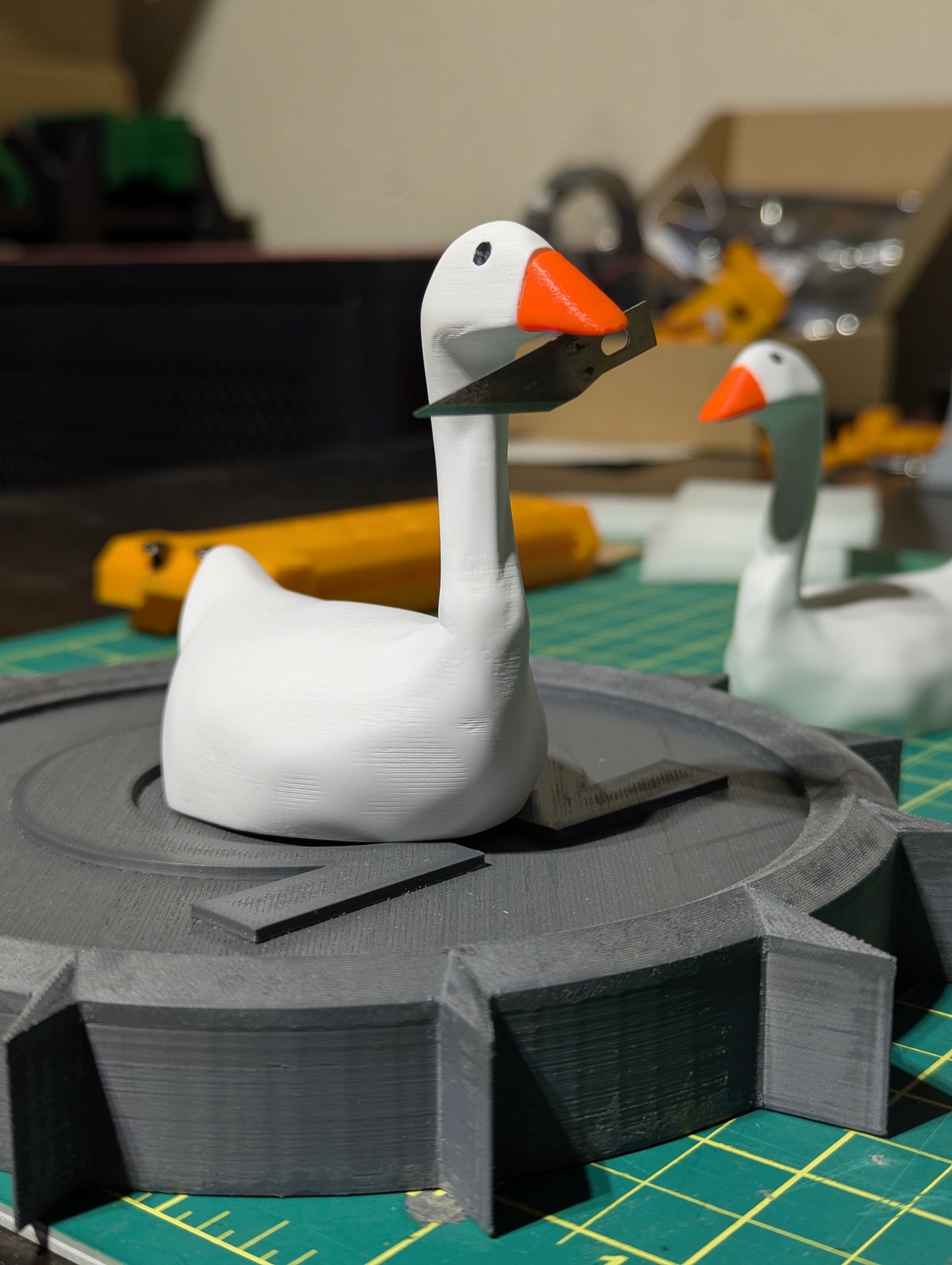 Mô hình ngỗng không chân trong trò chơi Ngỗng Không Tên