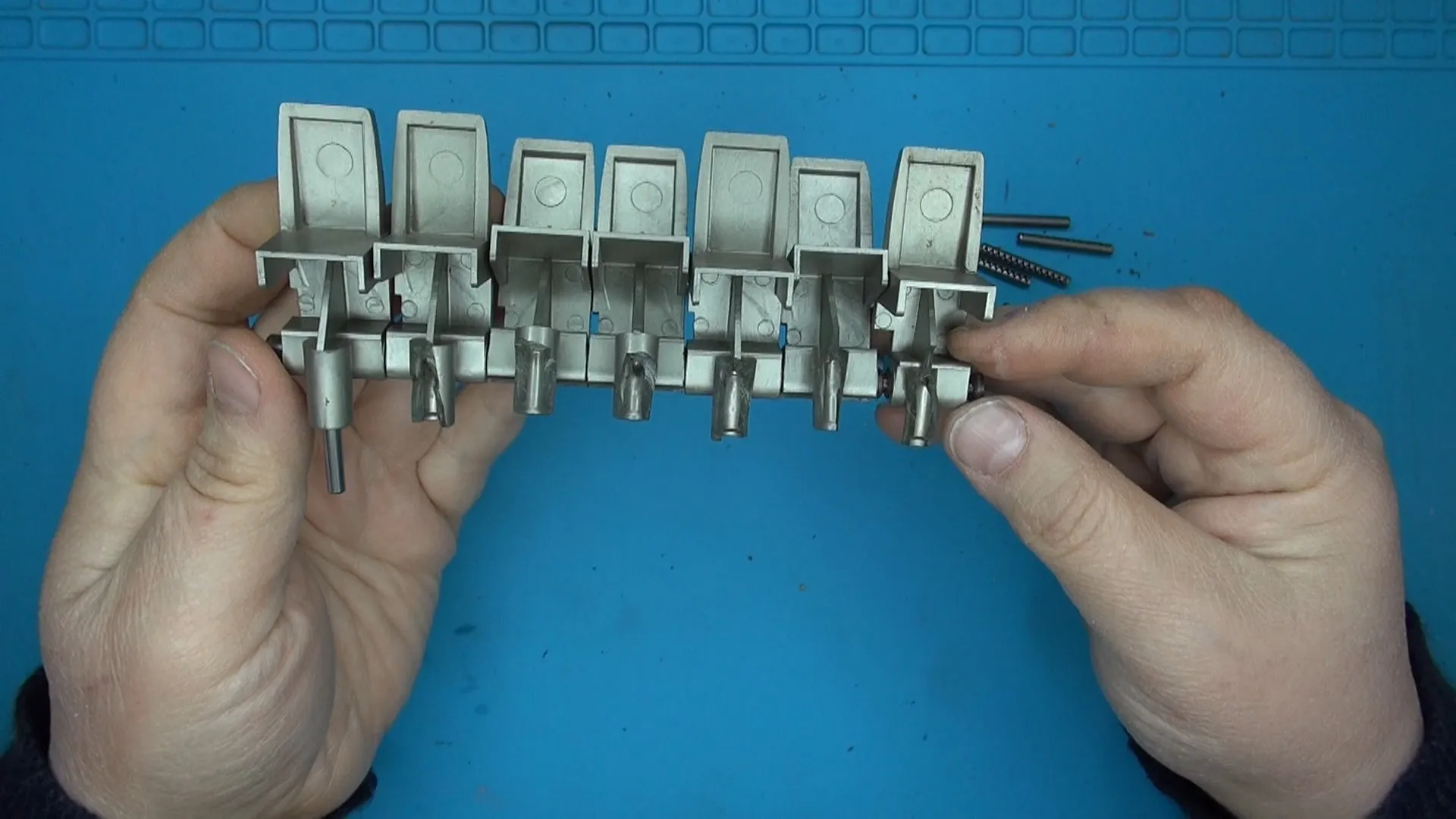 Sửa chữa phím hỏng của máy ghi âm cổ ITT RC 5600