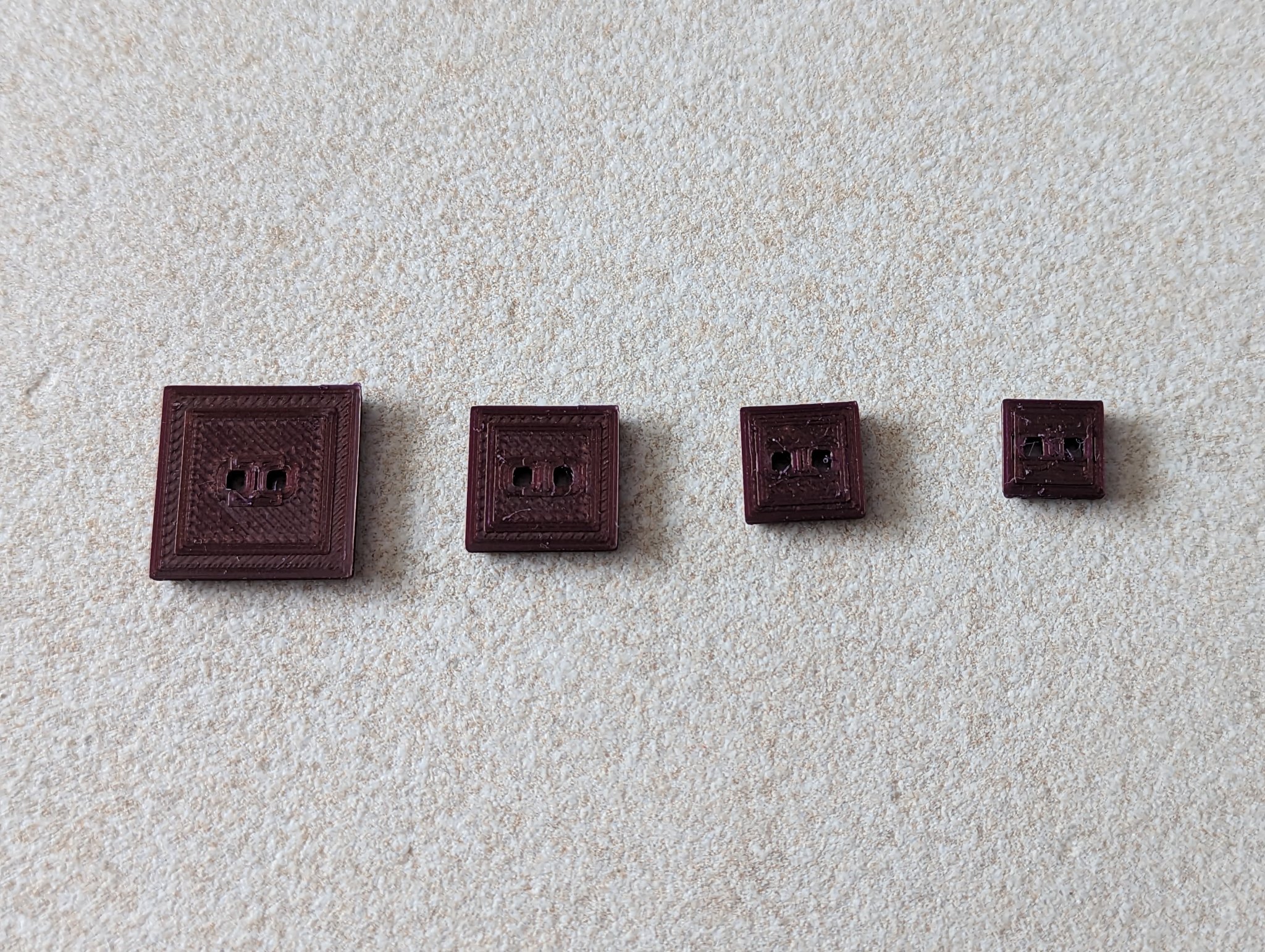 Nút vuông đơn giản cho trang phục với kích thước đa dạng