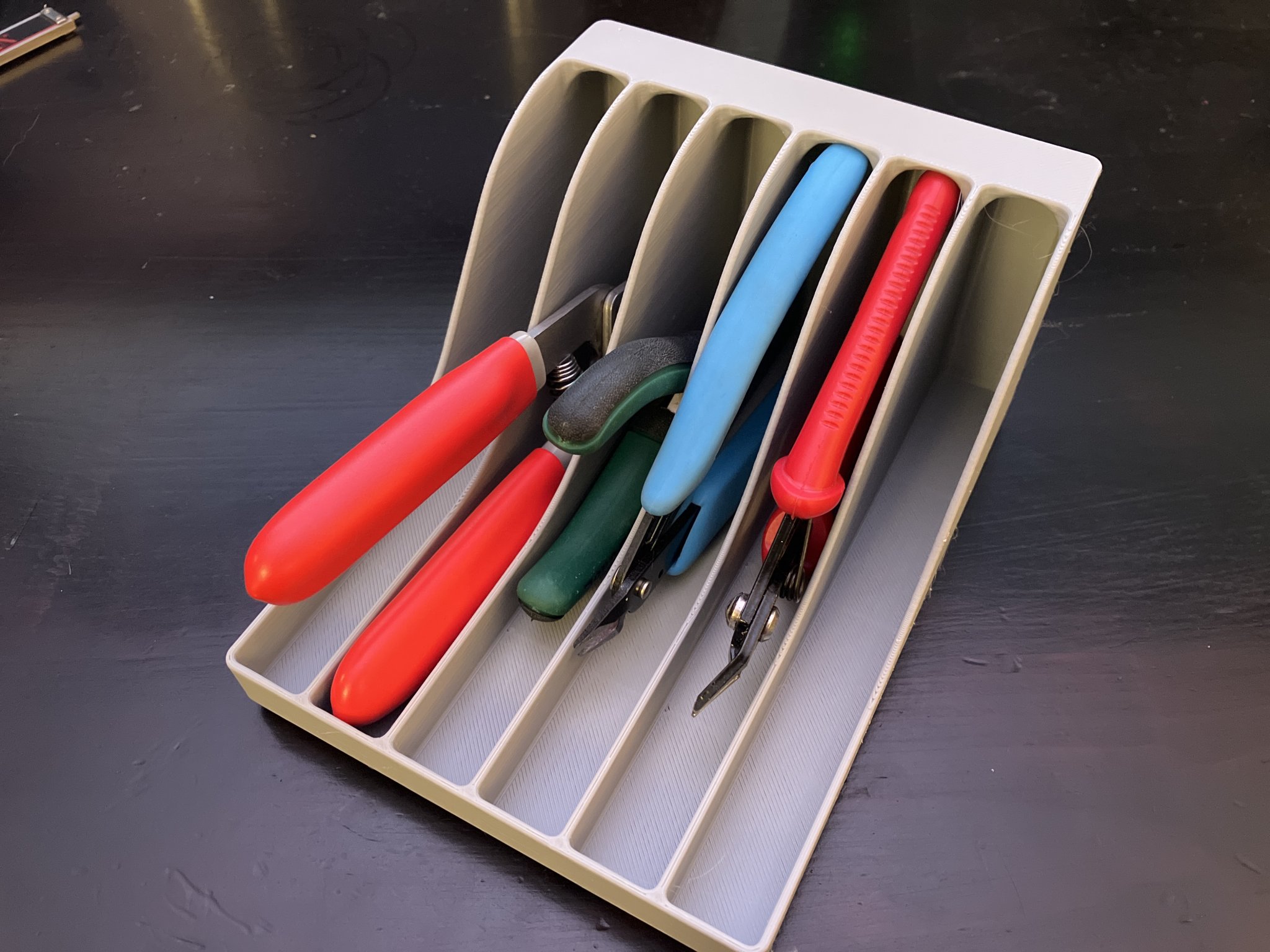 Giá đỡ kìm và cắt 3x4 Gridfinity với khe rộng