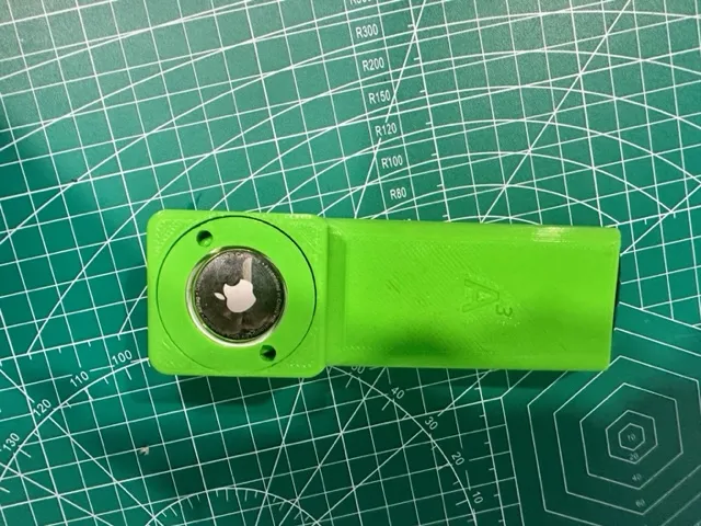 Giá đỡ điều khiển FireTV tích hợp AirTag