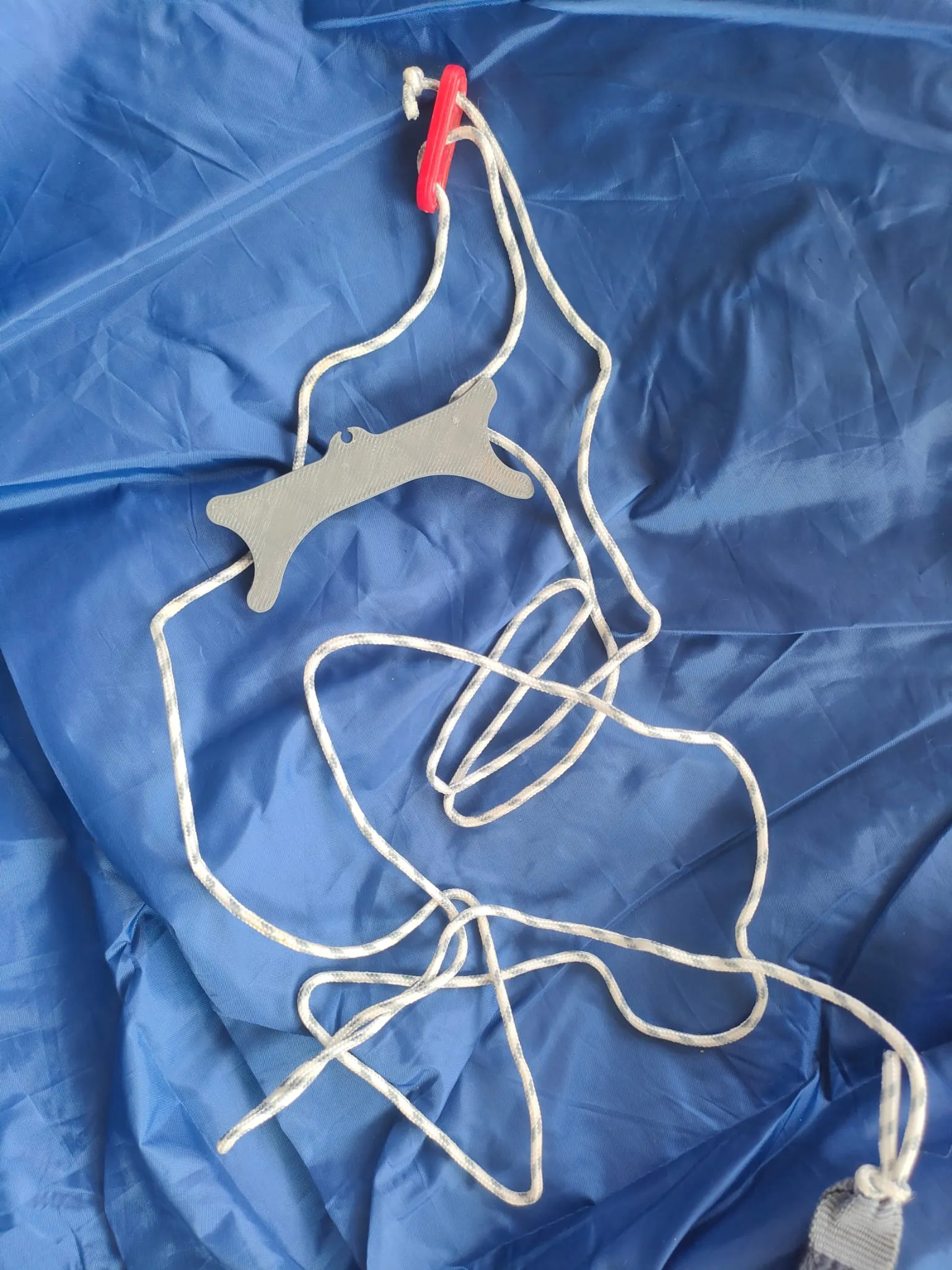 Giá đỡ dây cuốn cho cọc của lều Quechua