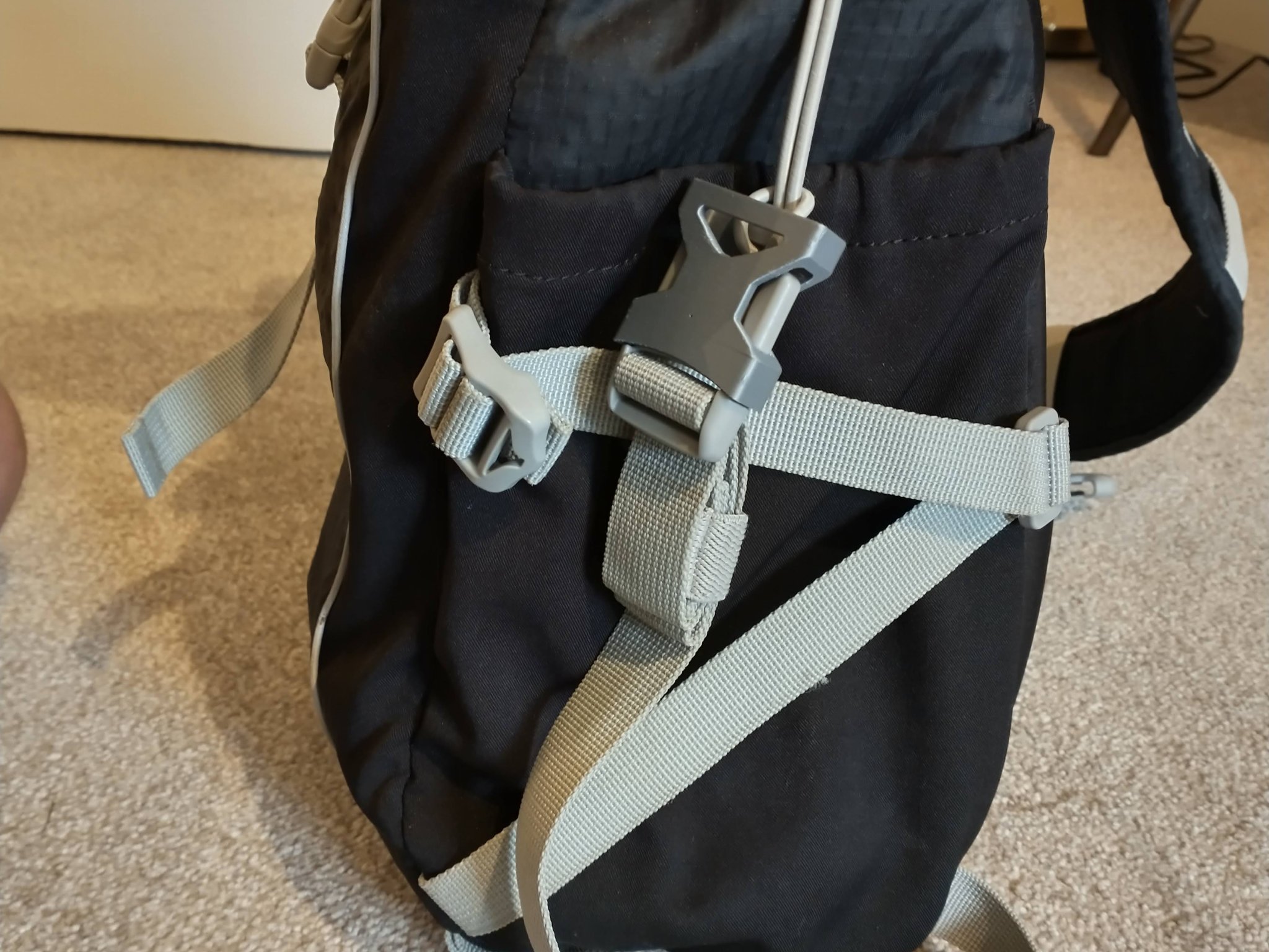 Khóa giữ dây đeo cho túi Lowepro Sling