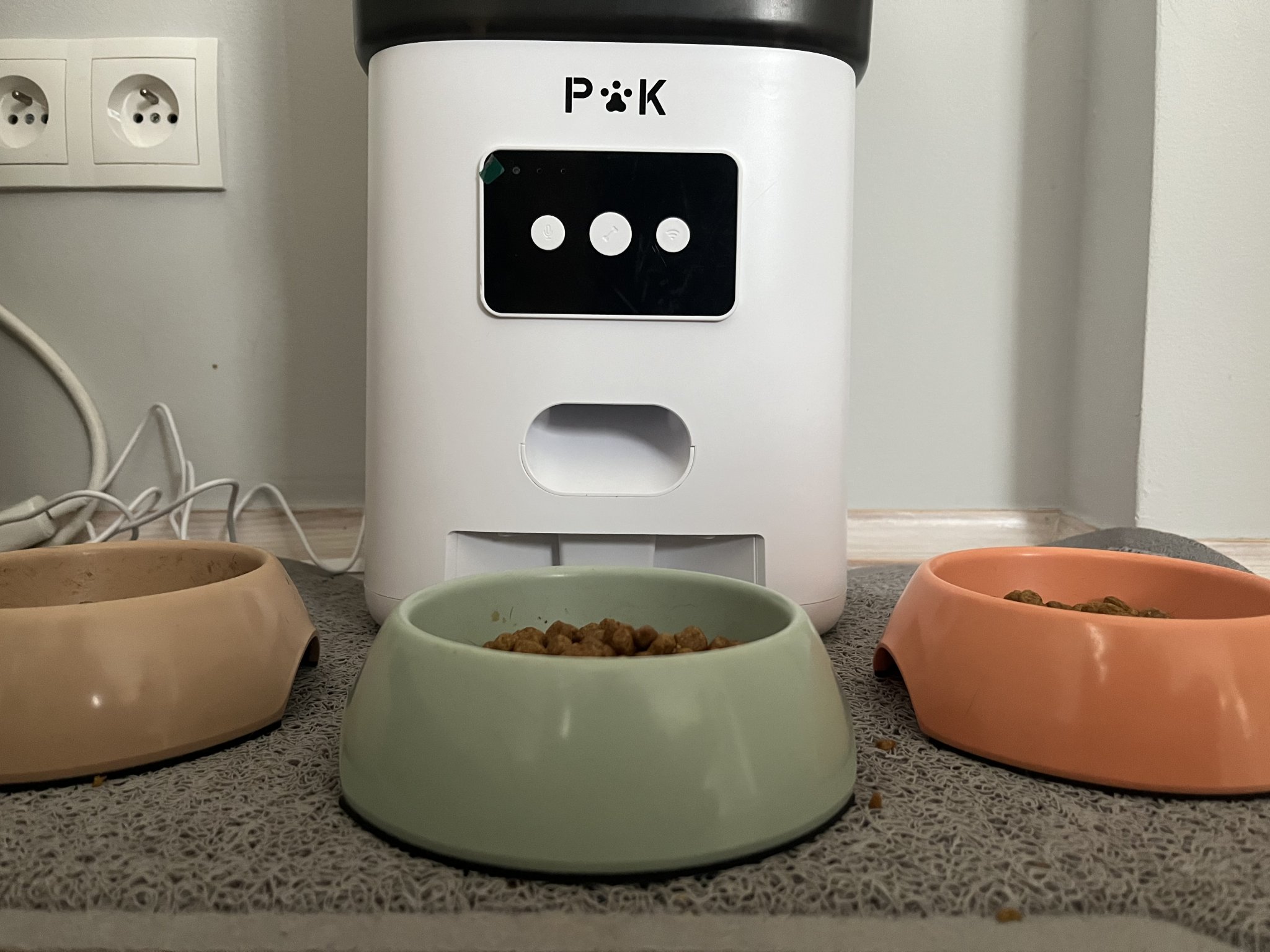 Máy chia thức ăn tự động cho mèo và chó con