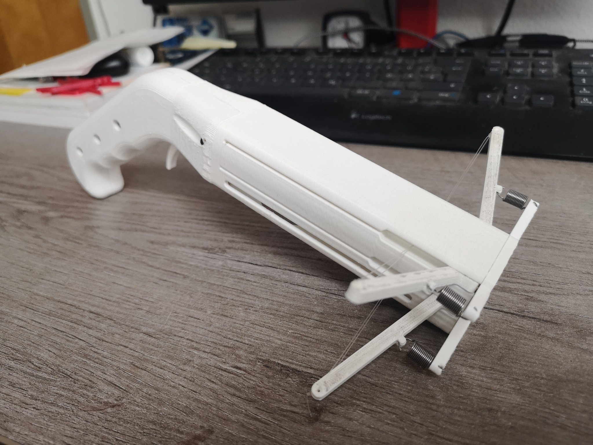 Rồng bắn nắp chai với cơ chế mở chai độc đáo