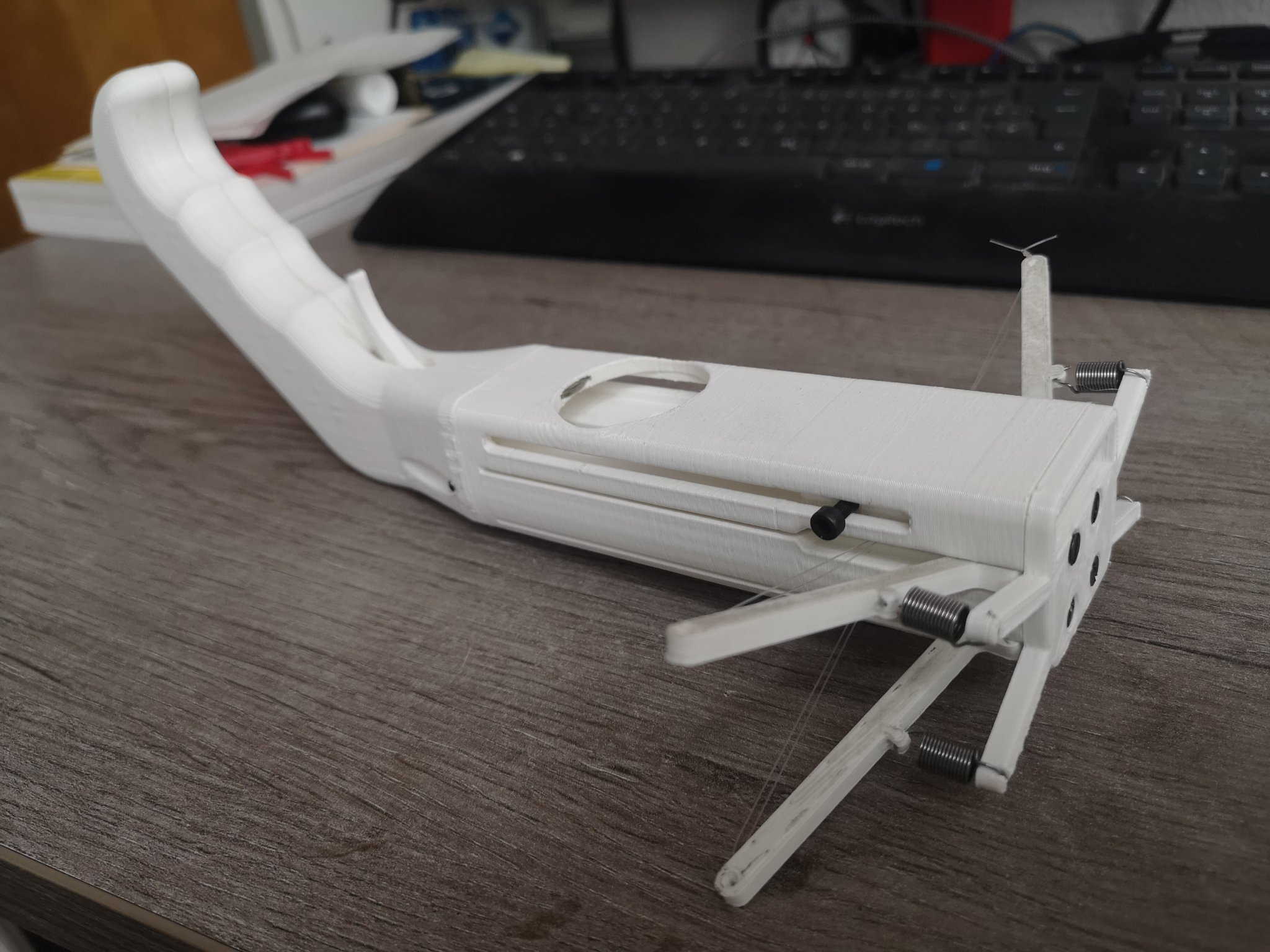 Rồng bắn nắp chai với cơ chế mở chai độc đáo