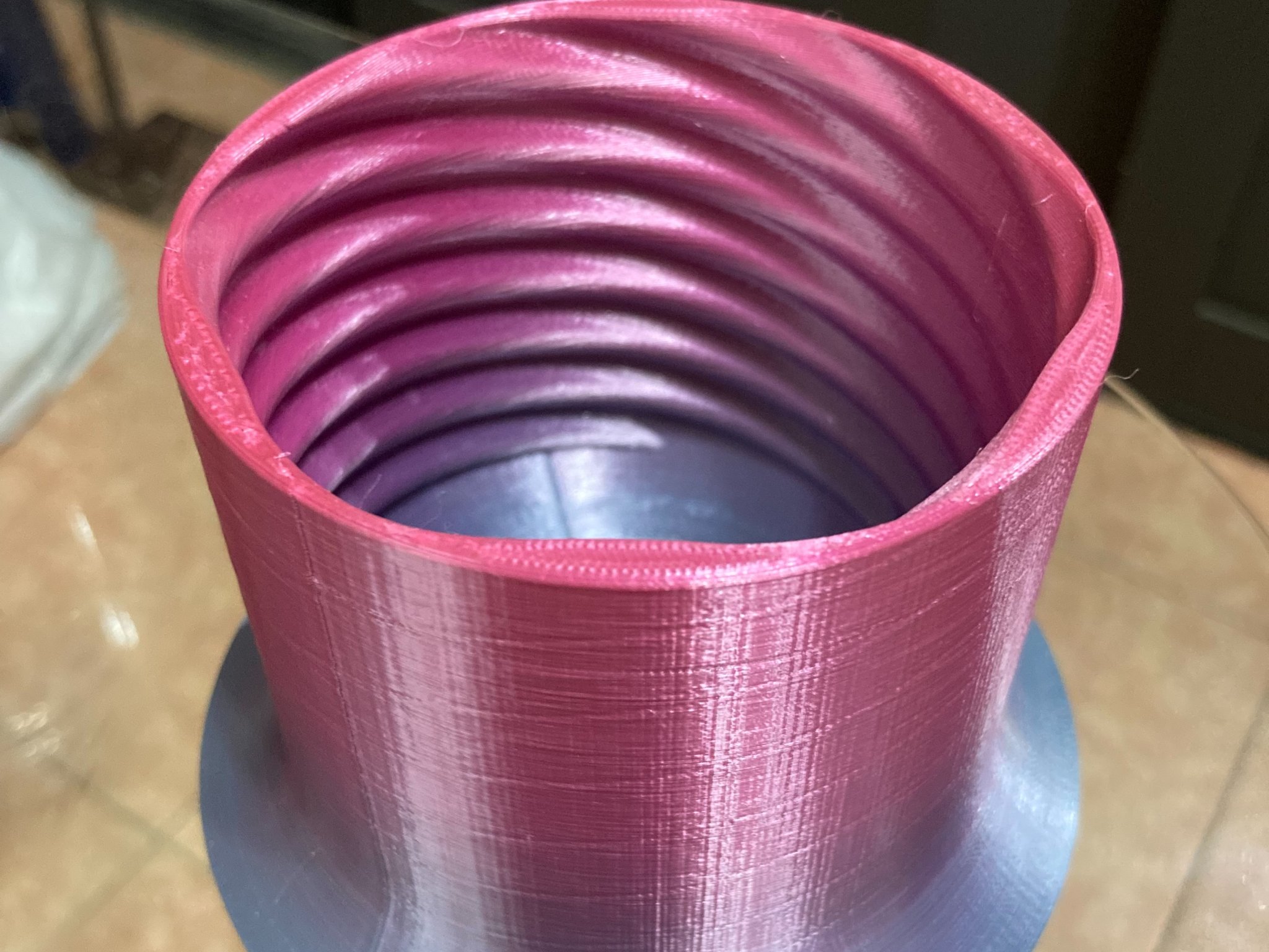 Chậu hoa có ren trong cho cây khí sinh