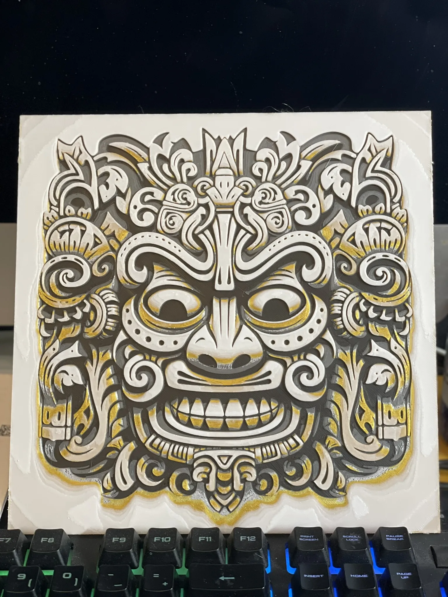 Gạch ốp tường phong cách mặt nạ tiki 200 x 200