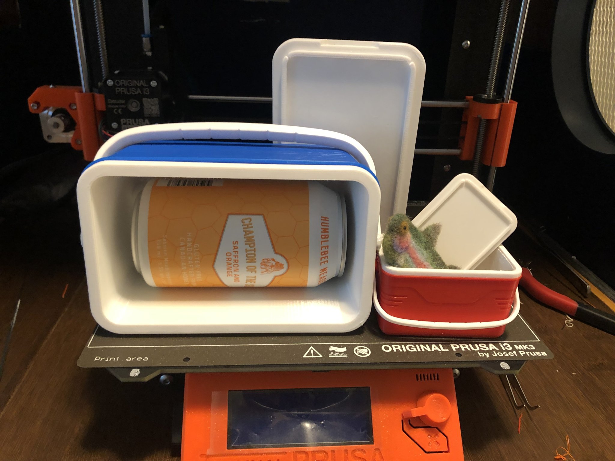 Bộ làm mát di động cho một lon đồ uống yêu thích