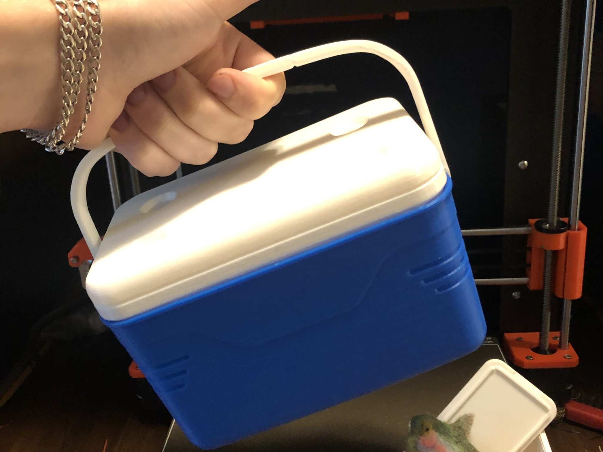 Bộ làm mát di động cho một lon đồ uống yêu thích