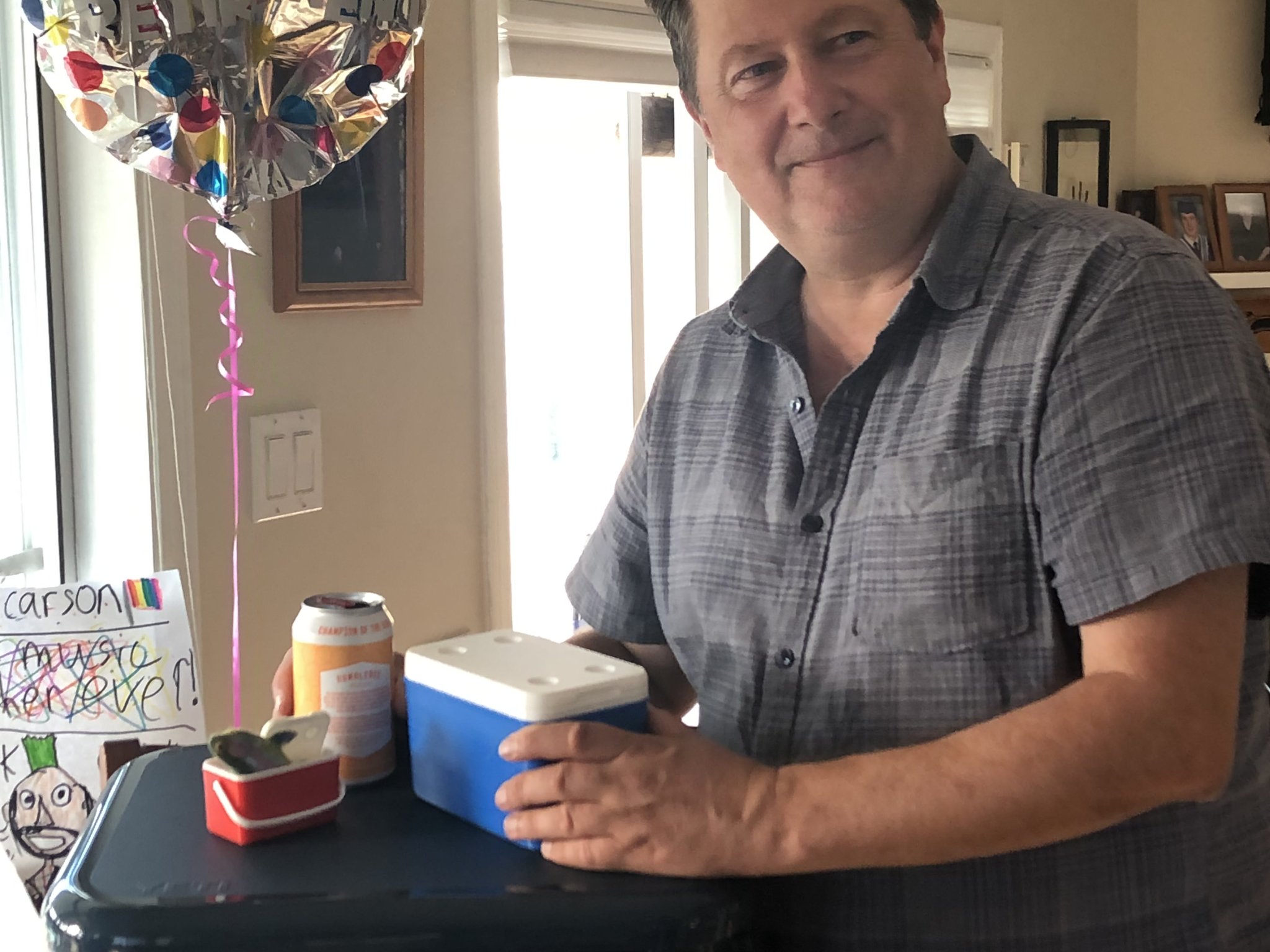 Bộ làm mát di động cho một lon đồ uống yêu thích