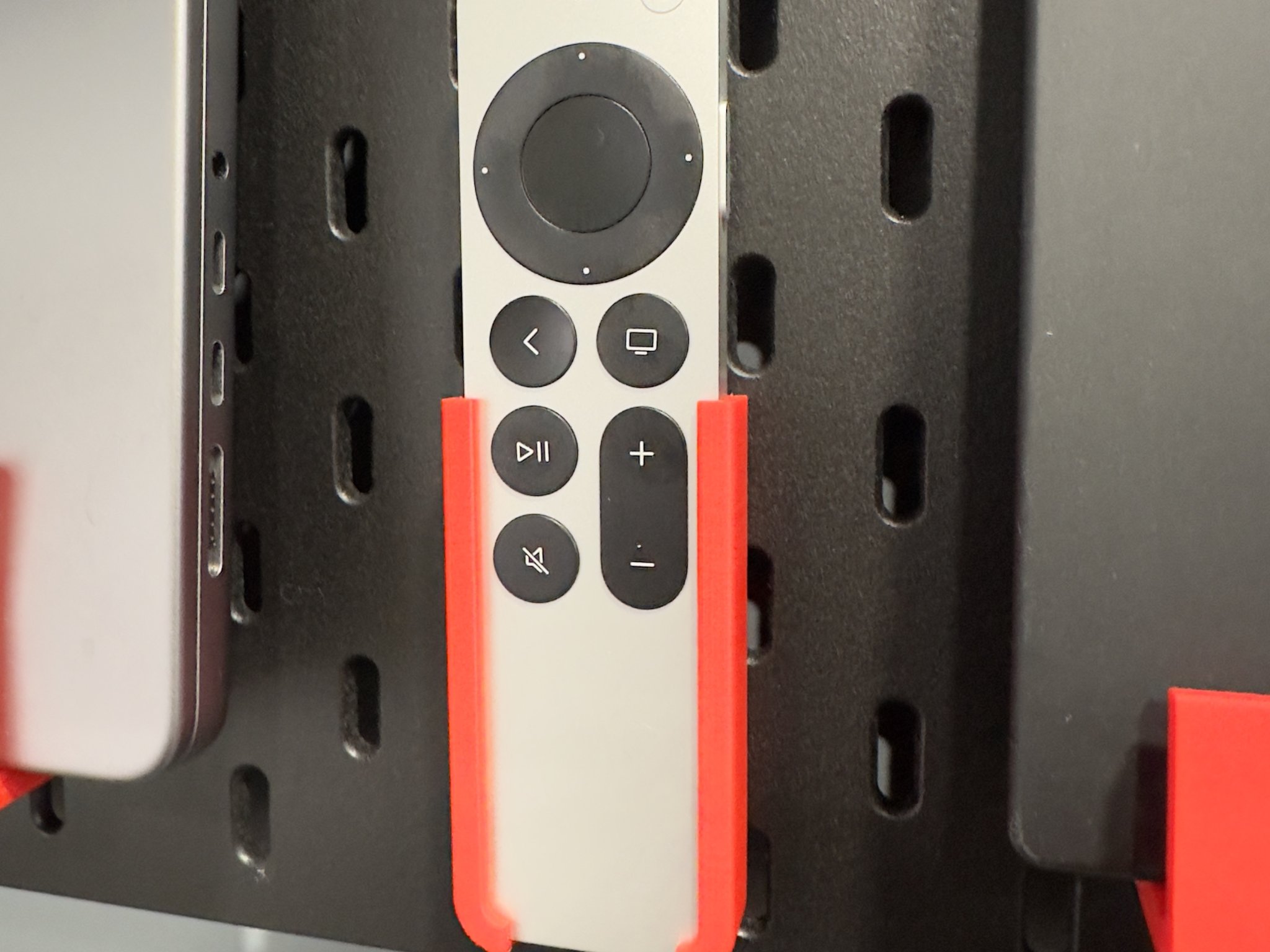 Giá đỡ điều khiển Apple TV cho bảng Skadis