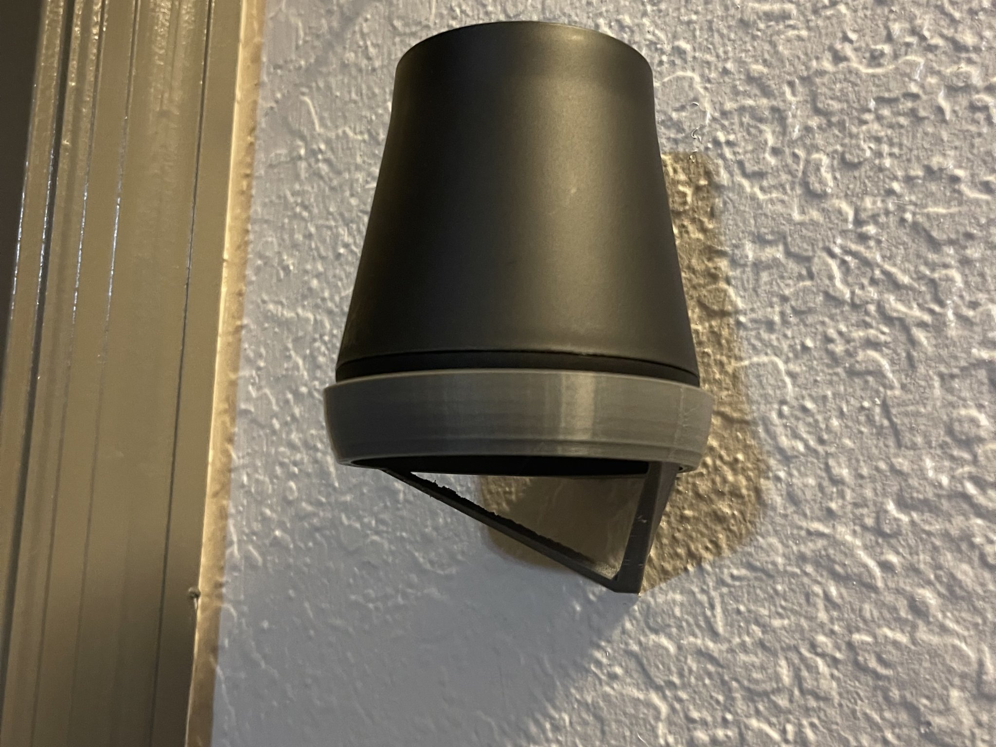 Giá treo tường cho máy xịt thơm không khí Air Wick