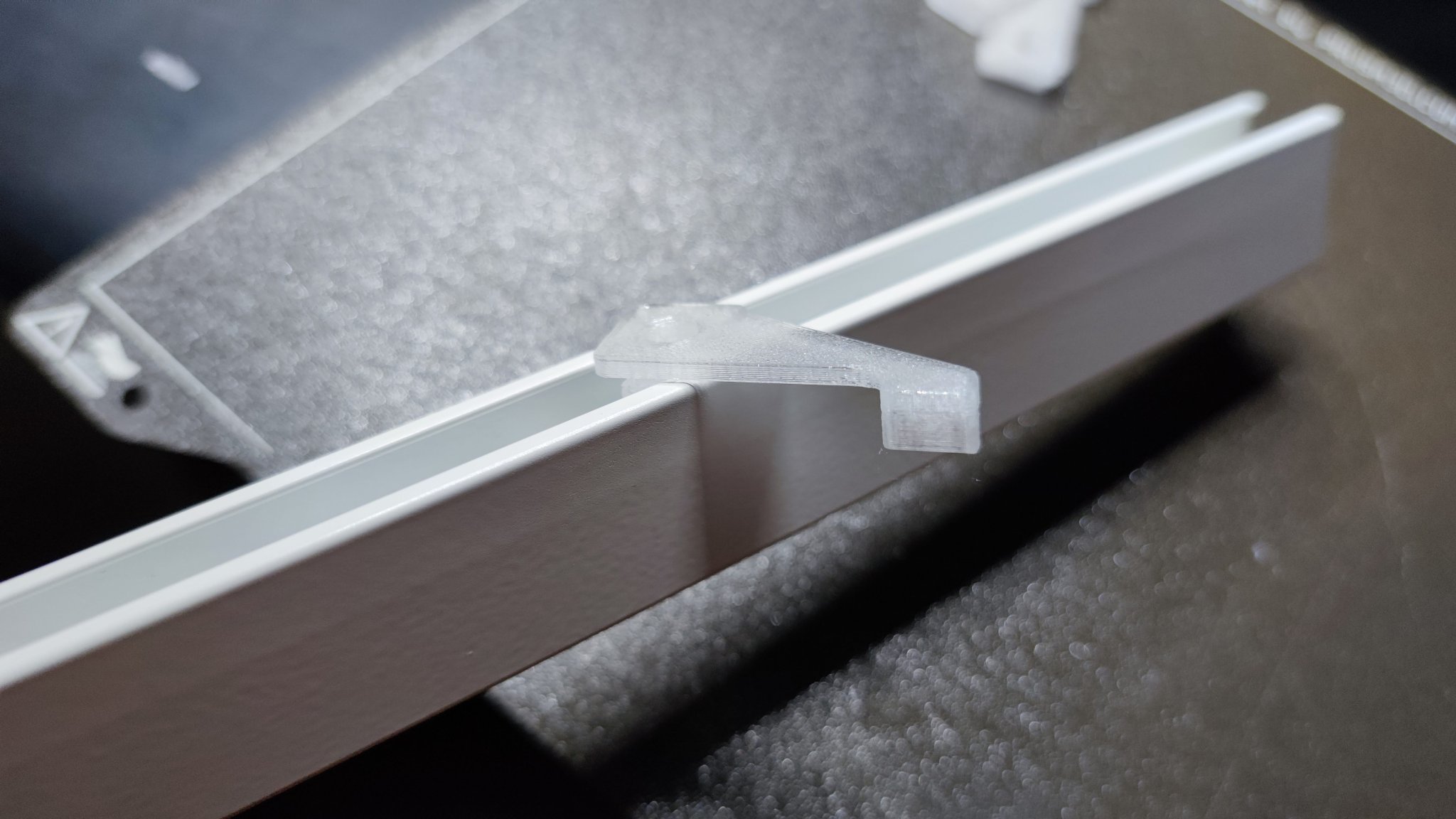 Giá đỡ ray treo trần Ikea Vidga thay thế