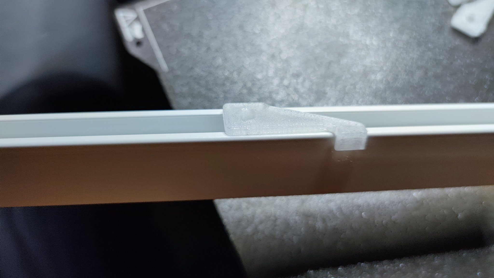 Giá đỡ ray treo trần Ikea Vidga thay thế