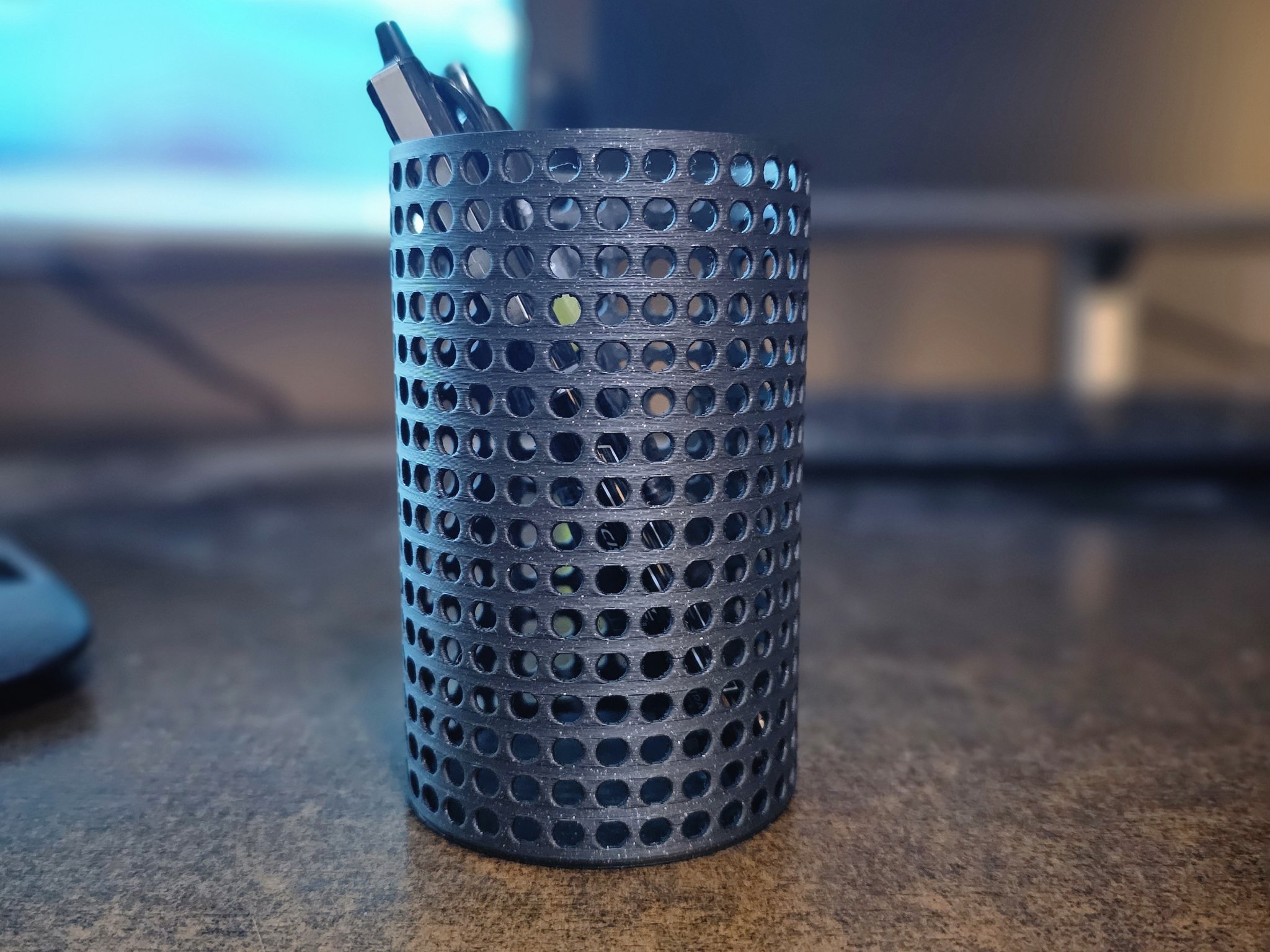 Giá đỡ bút đơn giản kiểu dáng mảnh với lỗ