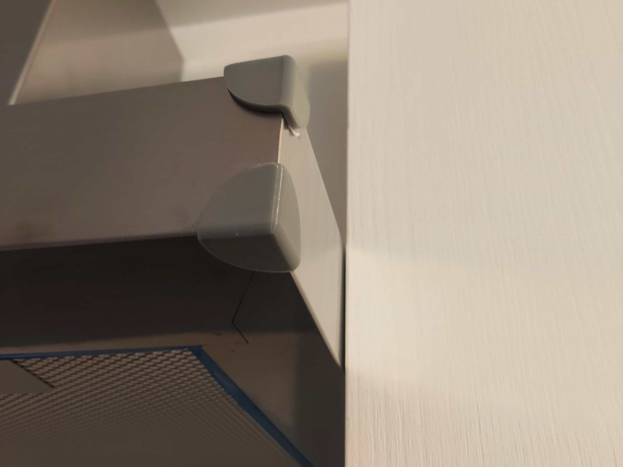 Bảo vệ cạnh cho máy hút mùi trong bếp