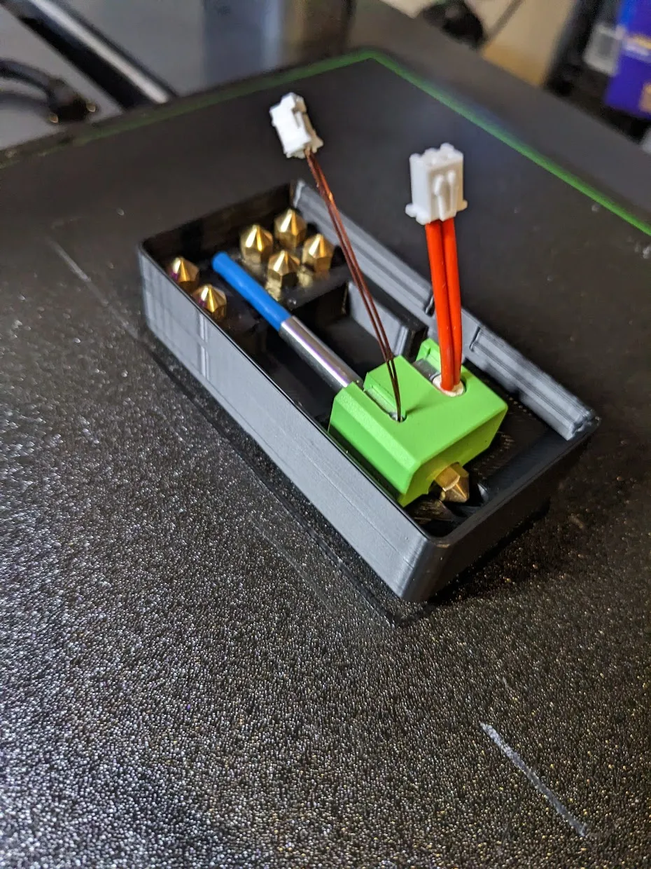 Hộp lưu trữ hotend AnkerMake M5 và 6 vòi phun trong Gridfinity