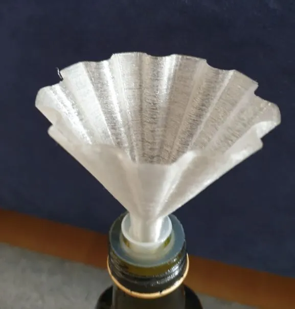 Phễu lọc chất lỏng bằng khăn bếp